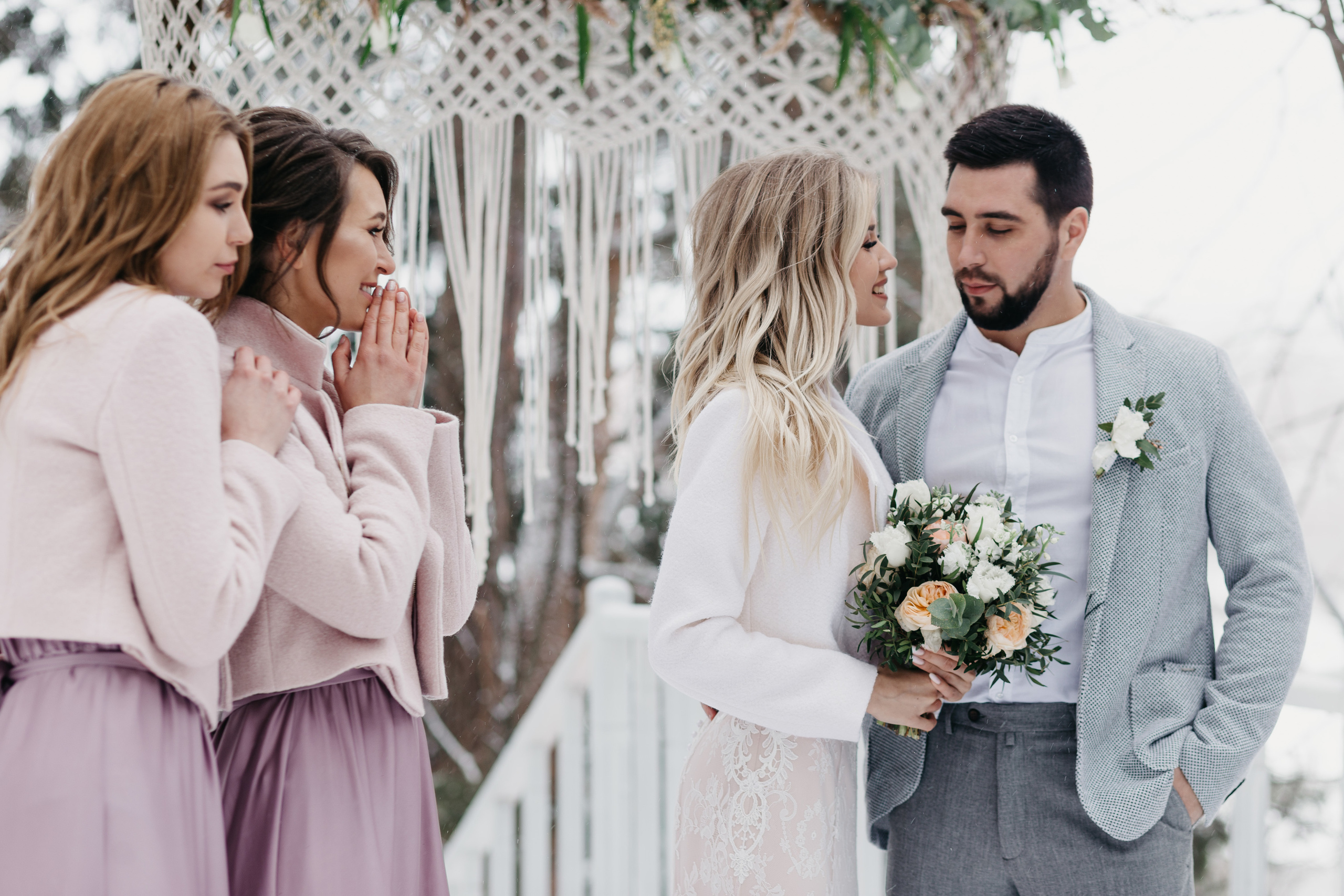 Свадебная прогулка в загородном отеле Pine River. Свадебный фотограф Калуга Москва Диана Румянцева