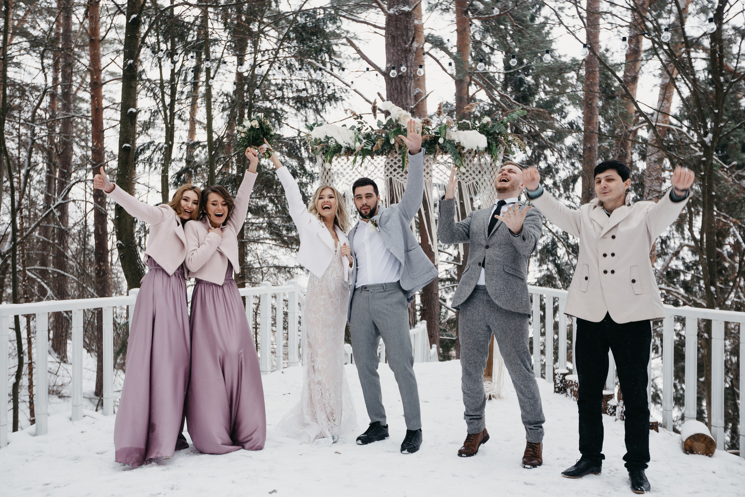 Свадебная прогулка в загородном отеле Pine River. Свадебный фотограф Калуга Москва Диана Румянцева