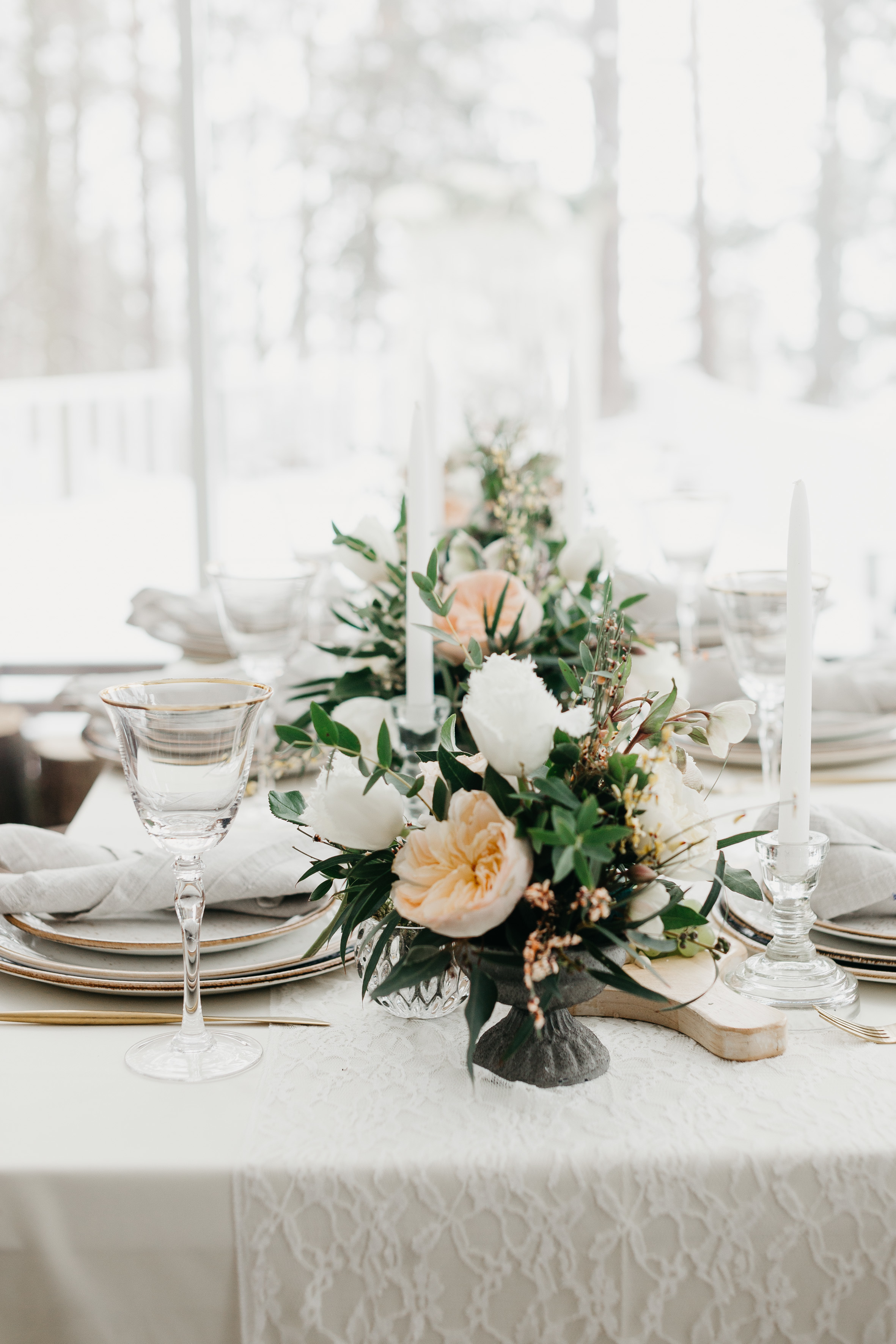 Свадебная прогулка в загородном отеле Pine River. Свадебный фотограф Калуга Москва Диана Румянцева