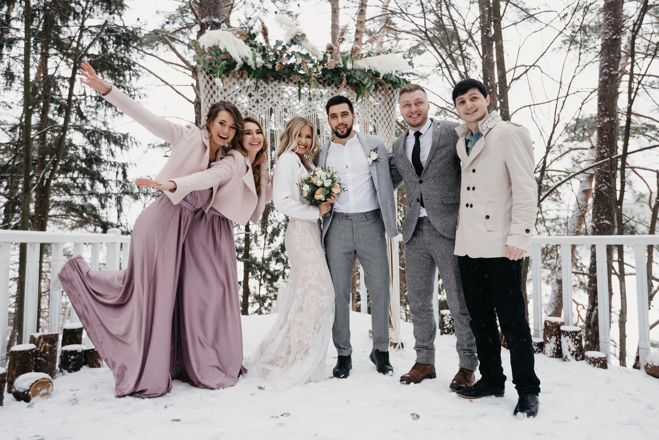 Свадебная прогулка в загородном отеле Pine River. Свадебный фотограф Калуга Москва Диана Румянцева