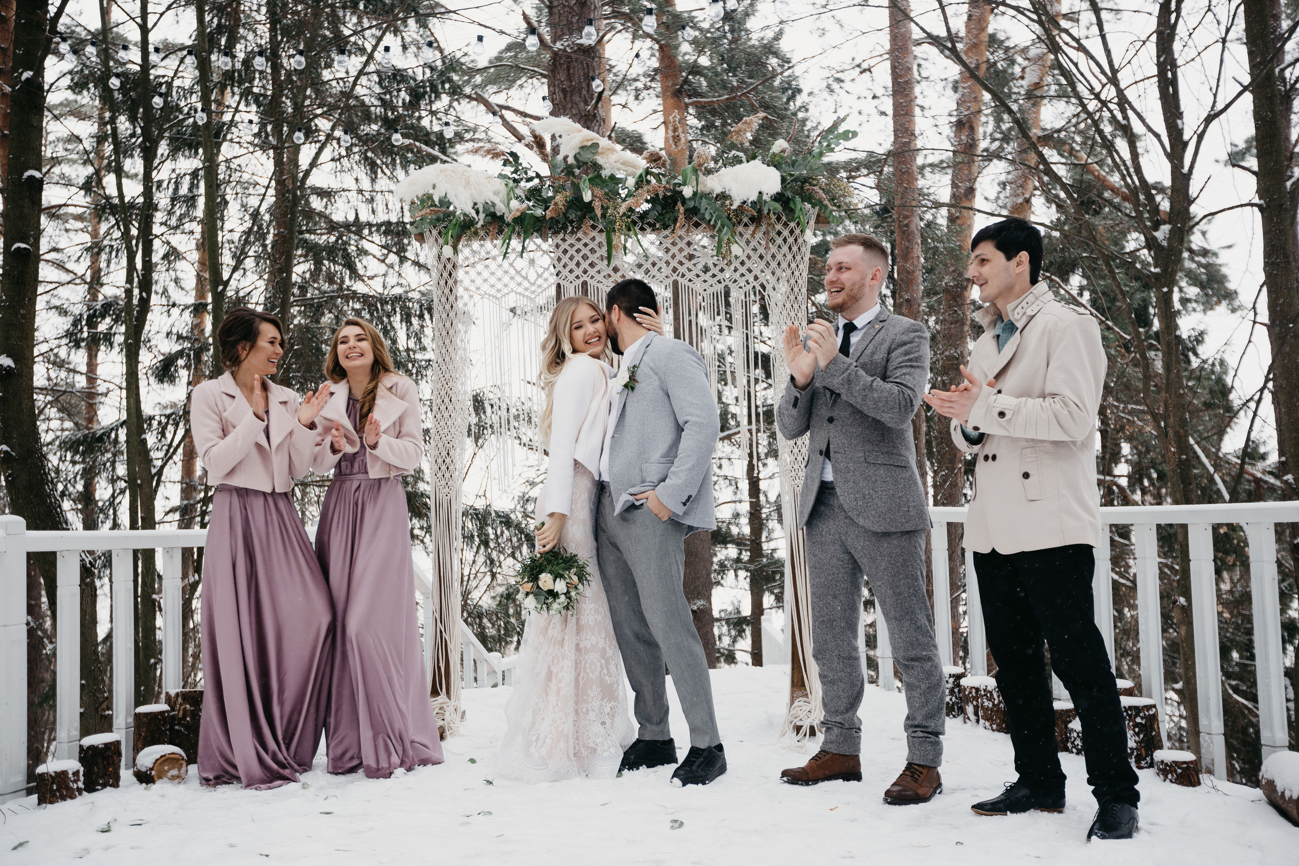 Свадебная прогулка в загородном отеле Pine River. Свадебный фотограф Калуга Москва Диана Румянцева