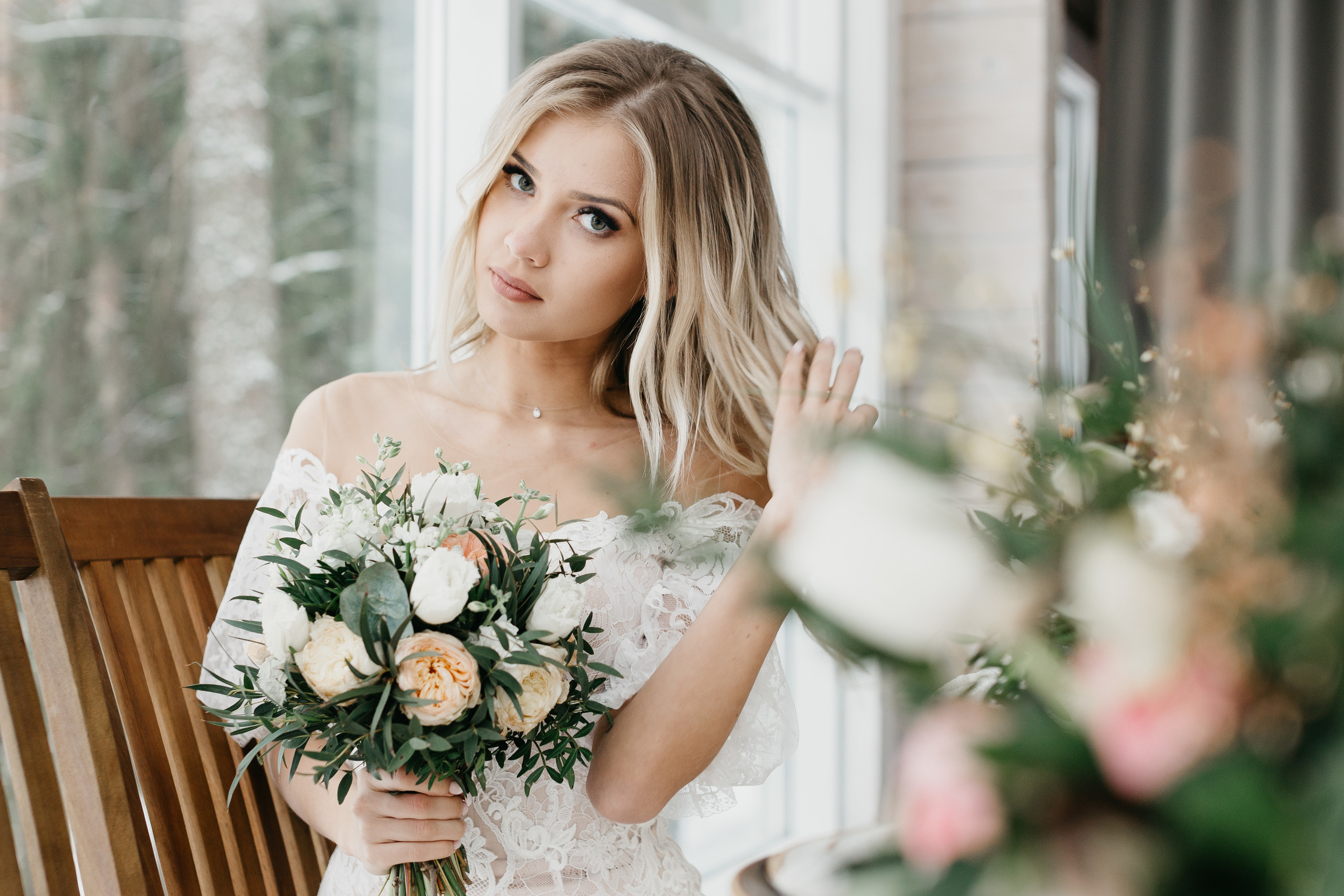 Свадебная прогулка в загородном отеле Pine River. Свадебный фотограф Калуга Москва Диана Румянцева