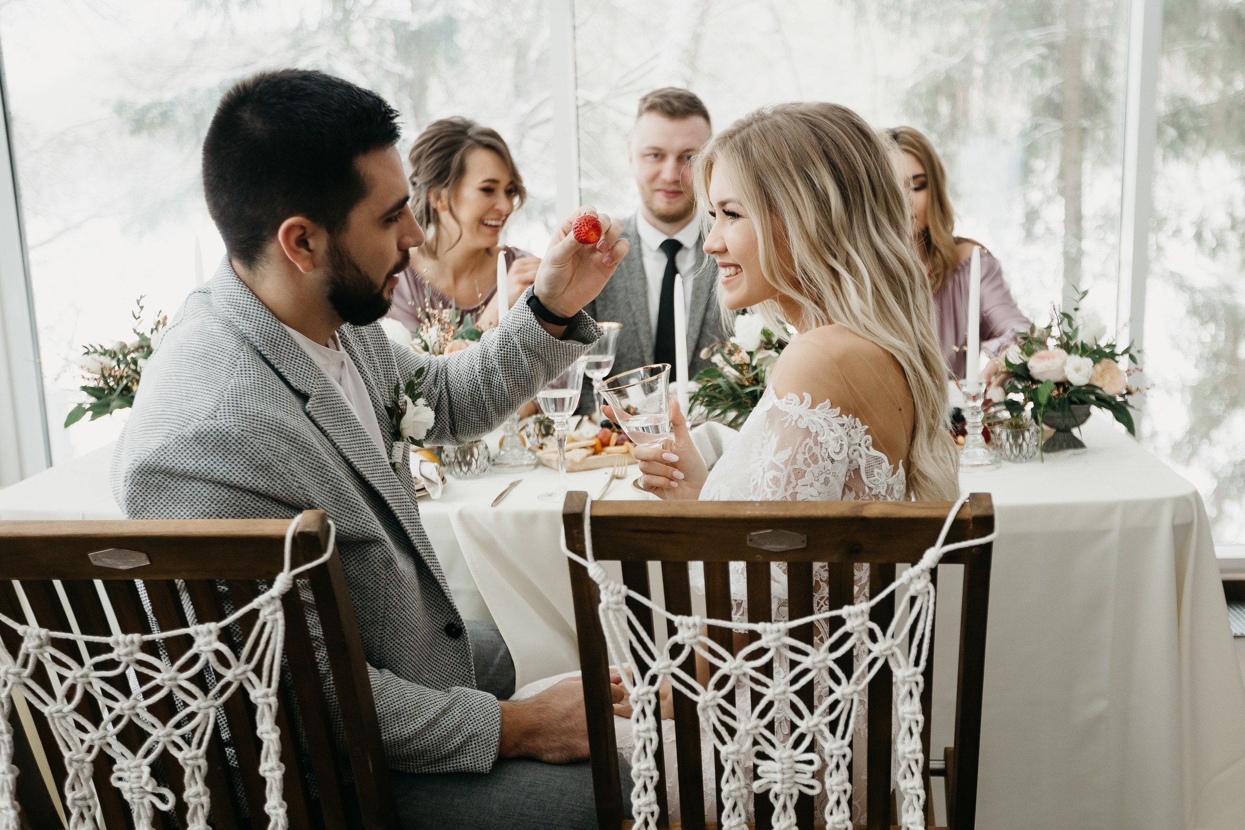 Свадебная прогулка в загородном отеле Pine River. Свадебный фотограф Калуга Москва Диана Румянцева