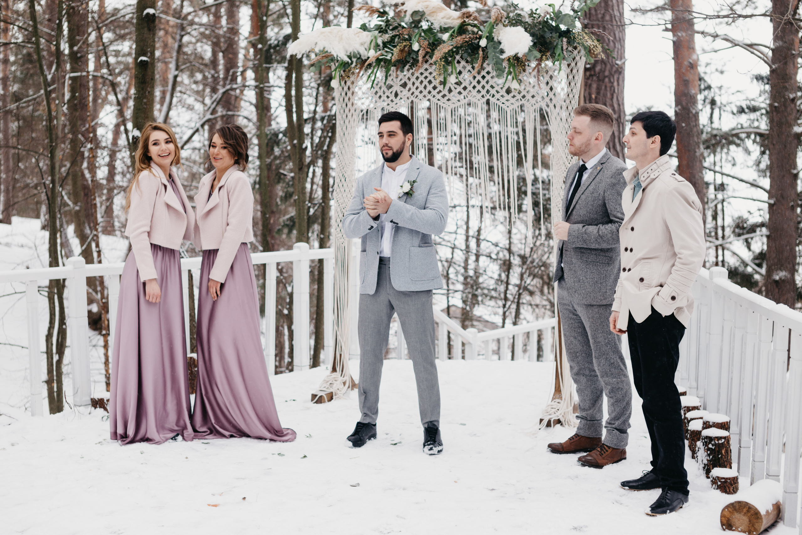 Свадебная прогулка в загородном отеле Pine River. Свадебный фотограф Калуга Москва Диана Румянцева