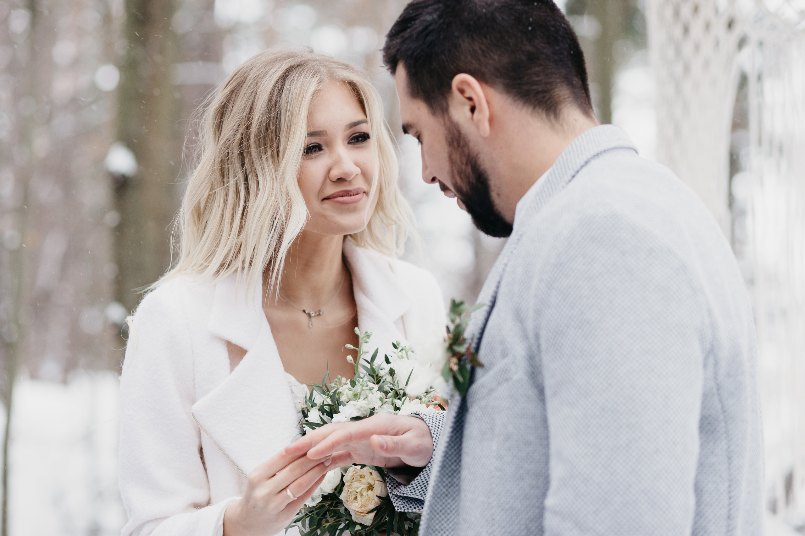 Свадебная прогулка в загородном отеле Pine River. Свадебный фотограф Калуга Москва Диана Румянцева