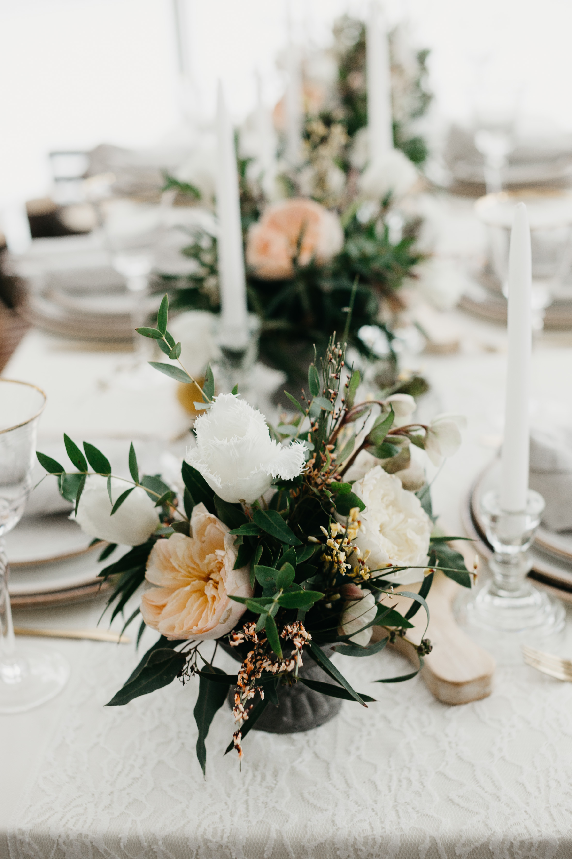 Свадебная прогулка в загородном отеле Pine River. Свадебный фотограф Калуга Москва Диана Румянцева