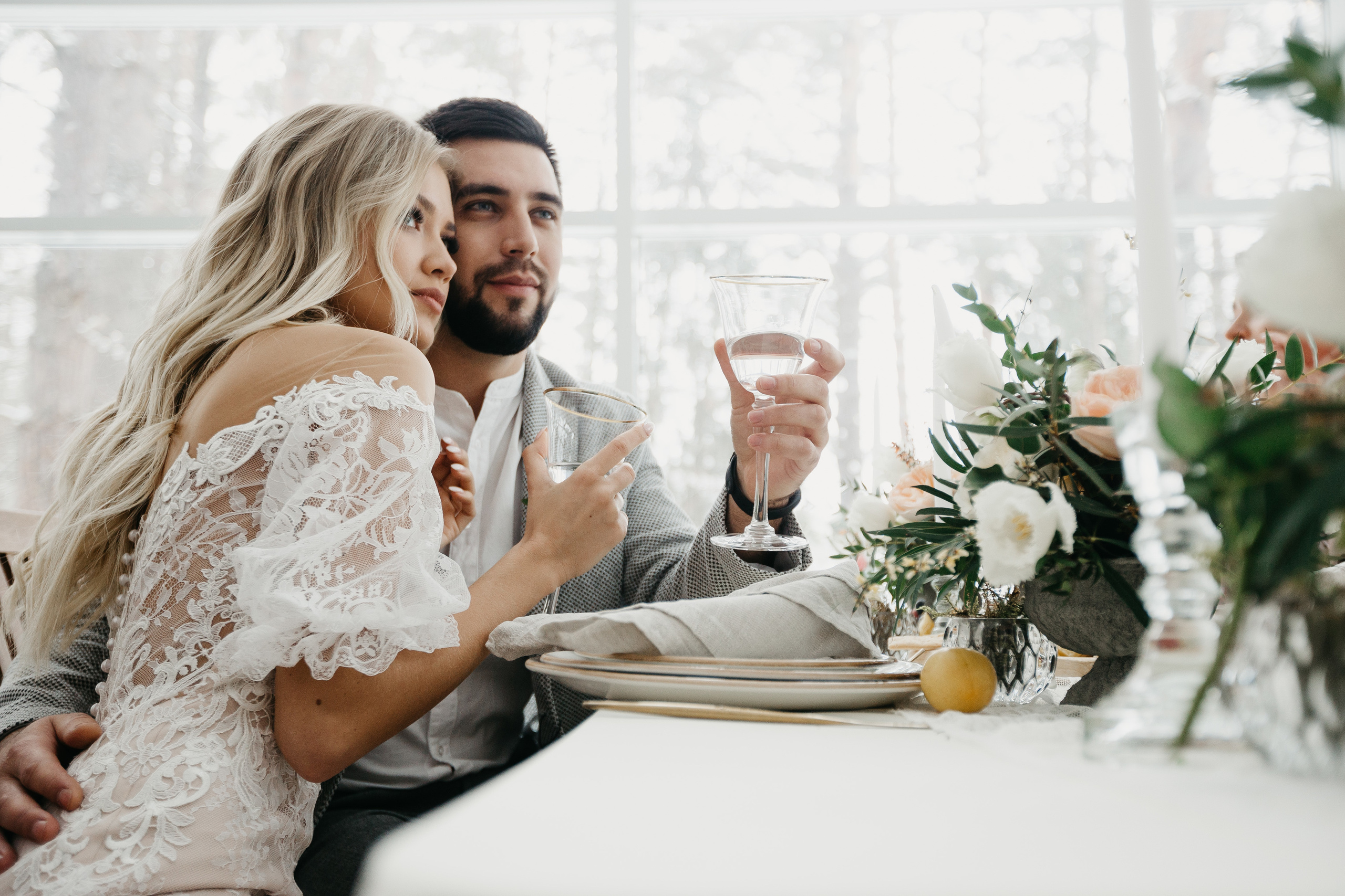 Свадебная прогулка в загородном отеле Pine River. Свадебный фотограф Калуга Москва Диана Румянцева