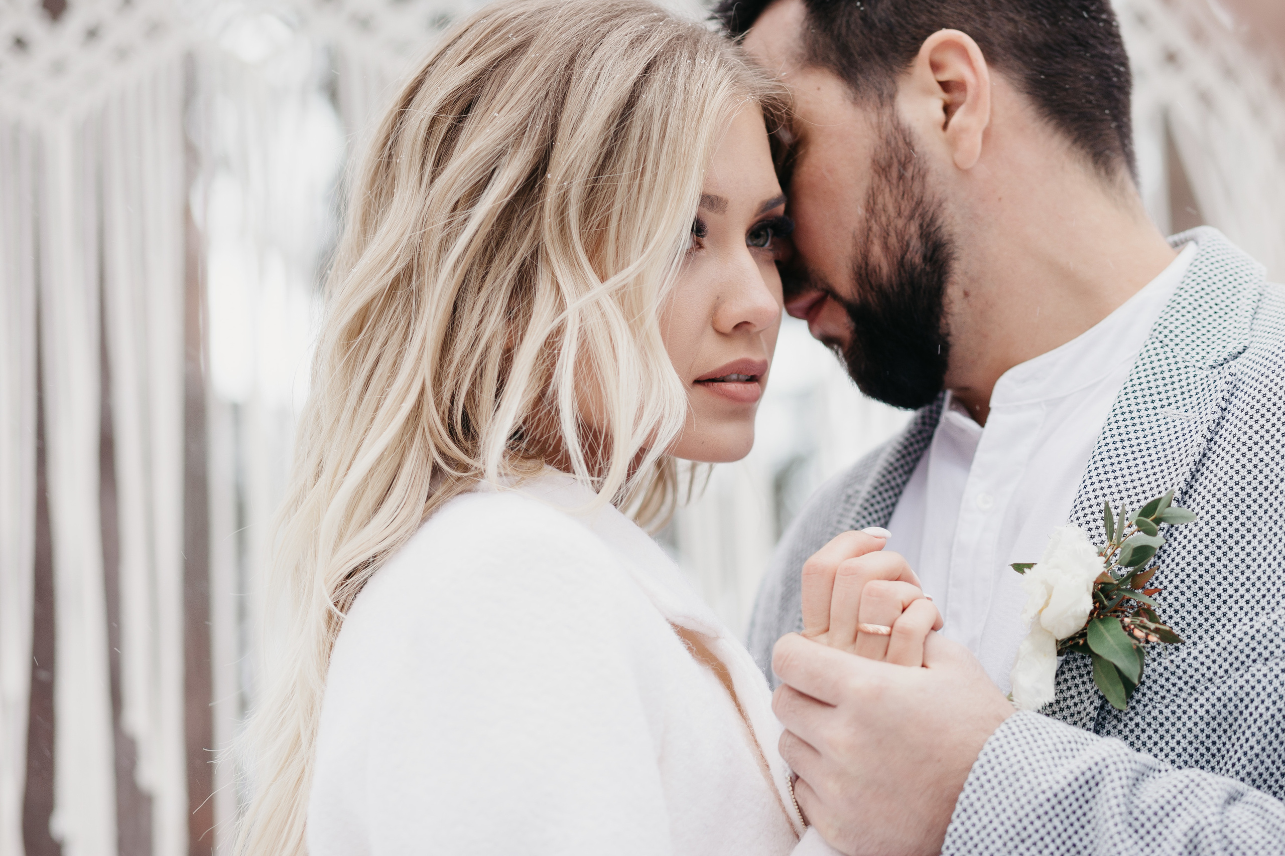 Свадебная прогулка в загородном отеле Pine River. Свадебный фотограф Калуга Москва Диана Румянцева