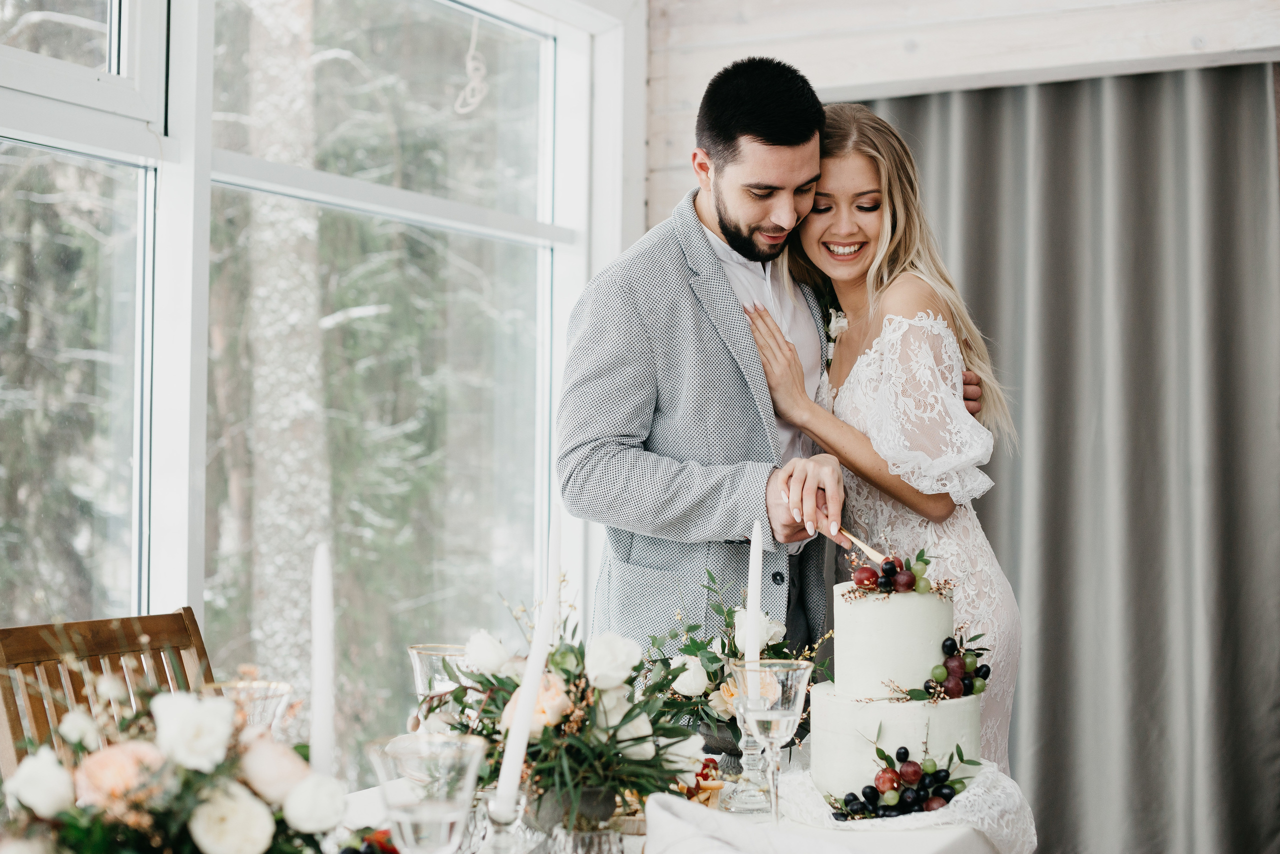 Свадебная прогулка в загородном отеле Pine River. Свадебный фотограф Калуга Москва Диана Румянцева