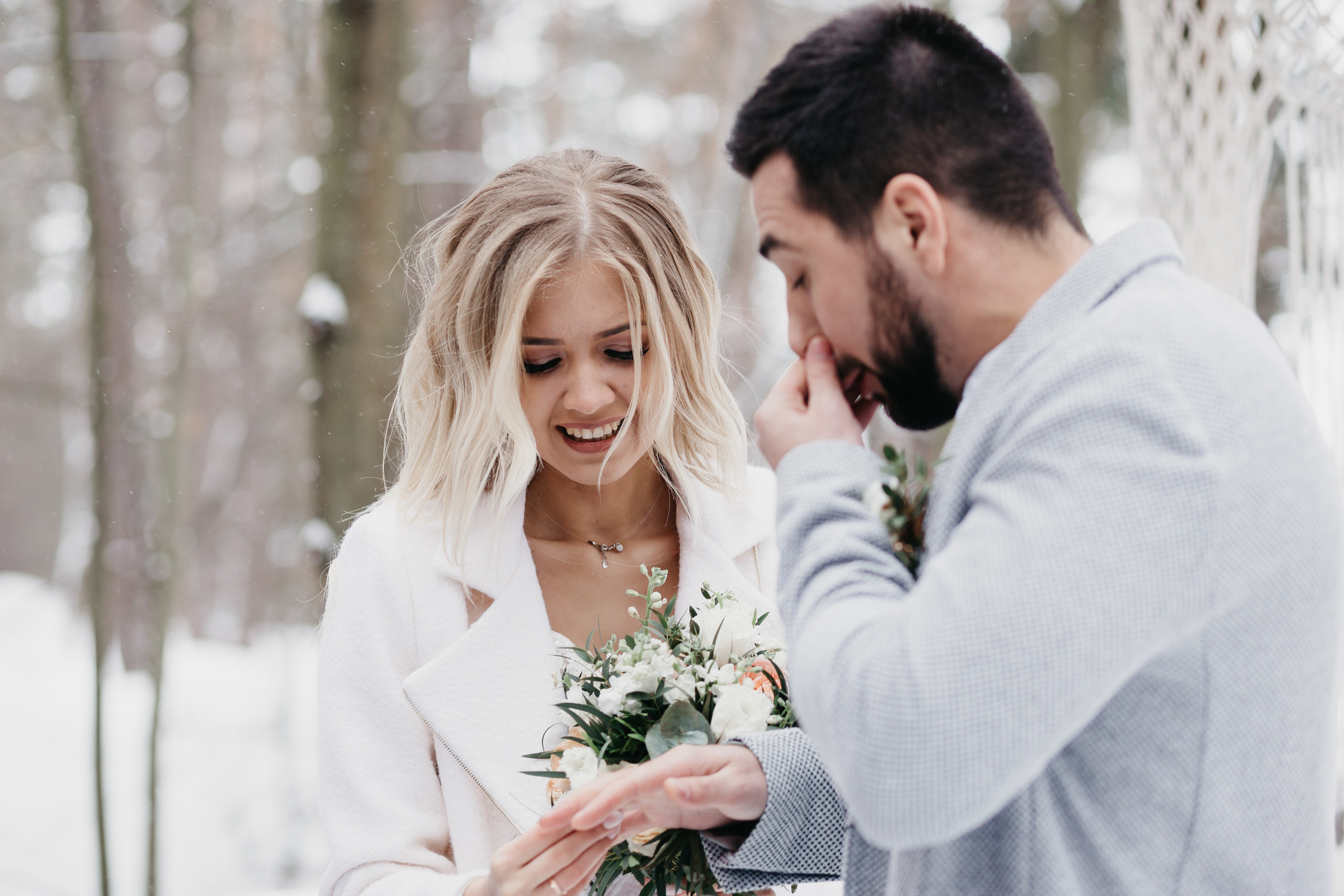 Свадебная прогулка в загородном отеле Pine River. Свадебный фотограф Калуга Москва Диана Румянцева