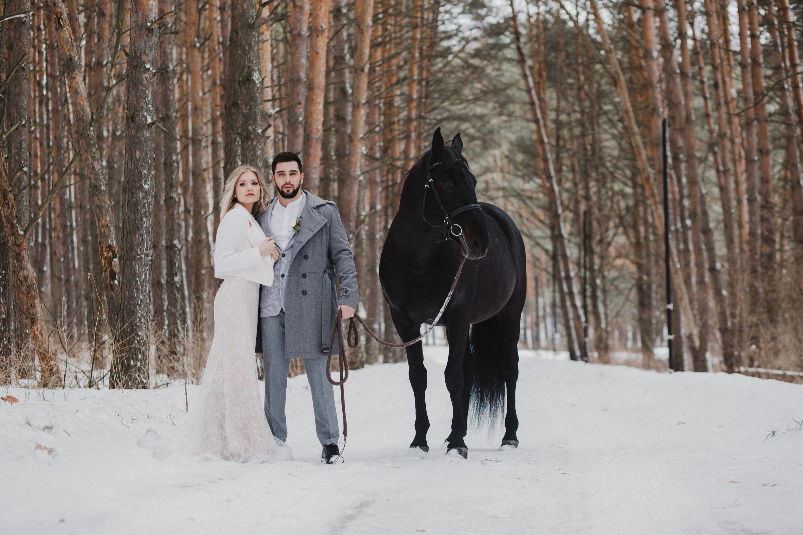 Свадебная прогулка в загородном отеле Pine River. Свадебный фотограф Калуга Москва Диана Румянцева