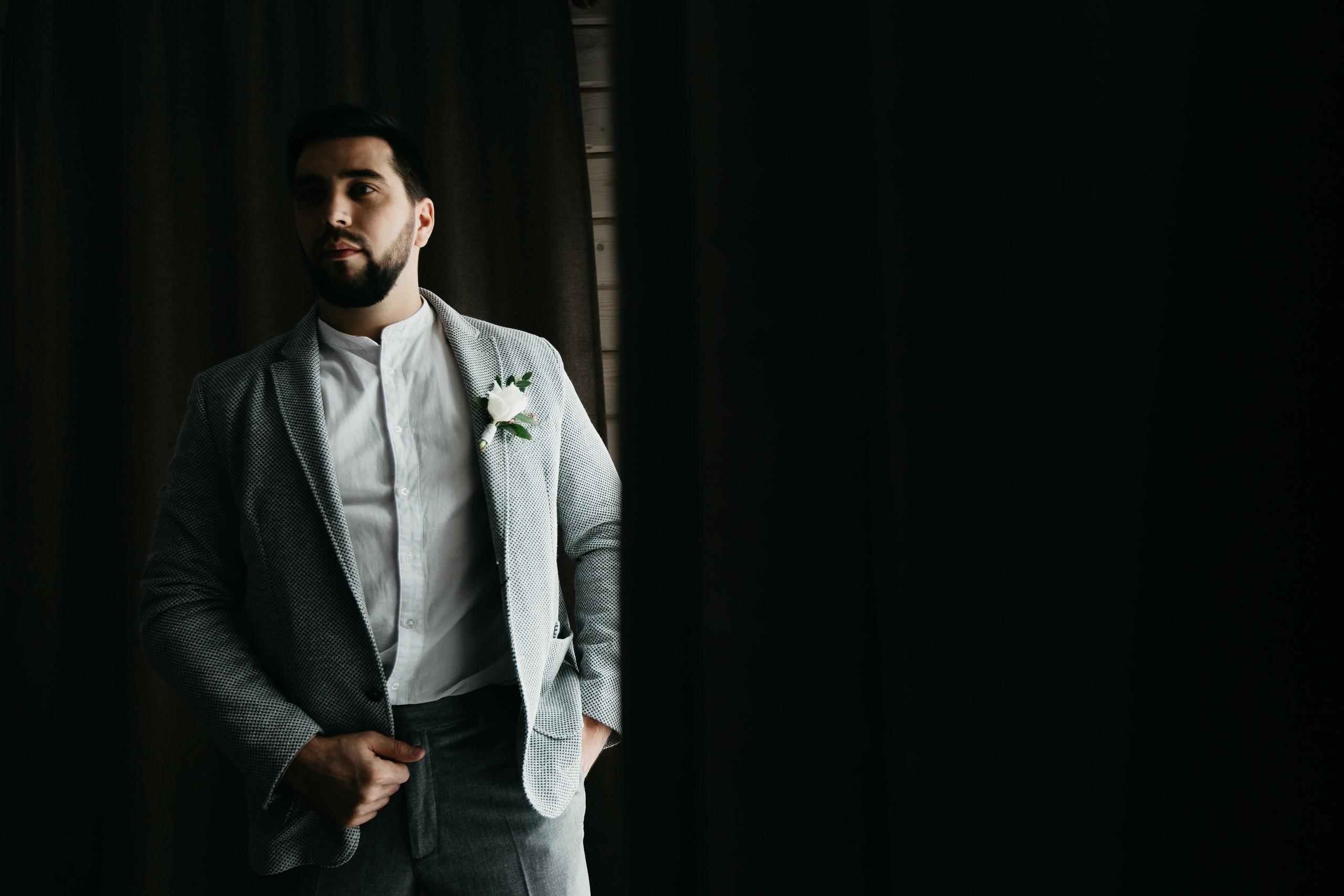 Свадебная прогулка в загородном отеле Pine River. Свадебный фотограф Калуга Москва Диана Румянцева