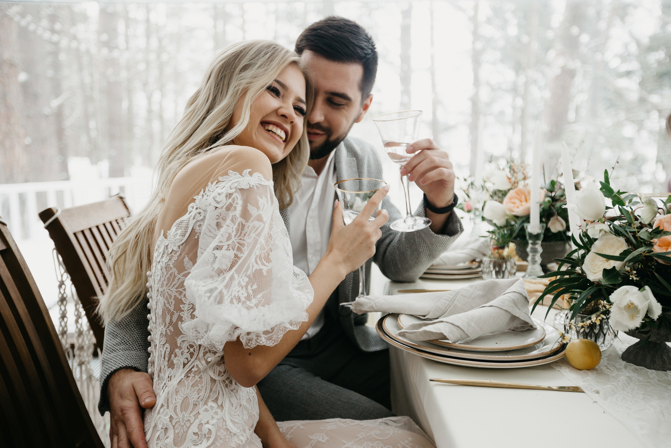 Свадебная прогулка в загородном отеле Pine River. Свадебный фотограф Калуга Москва Диана Румянцева