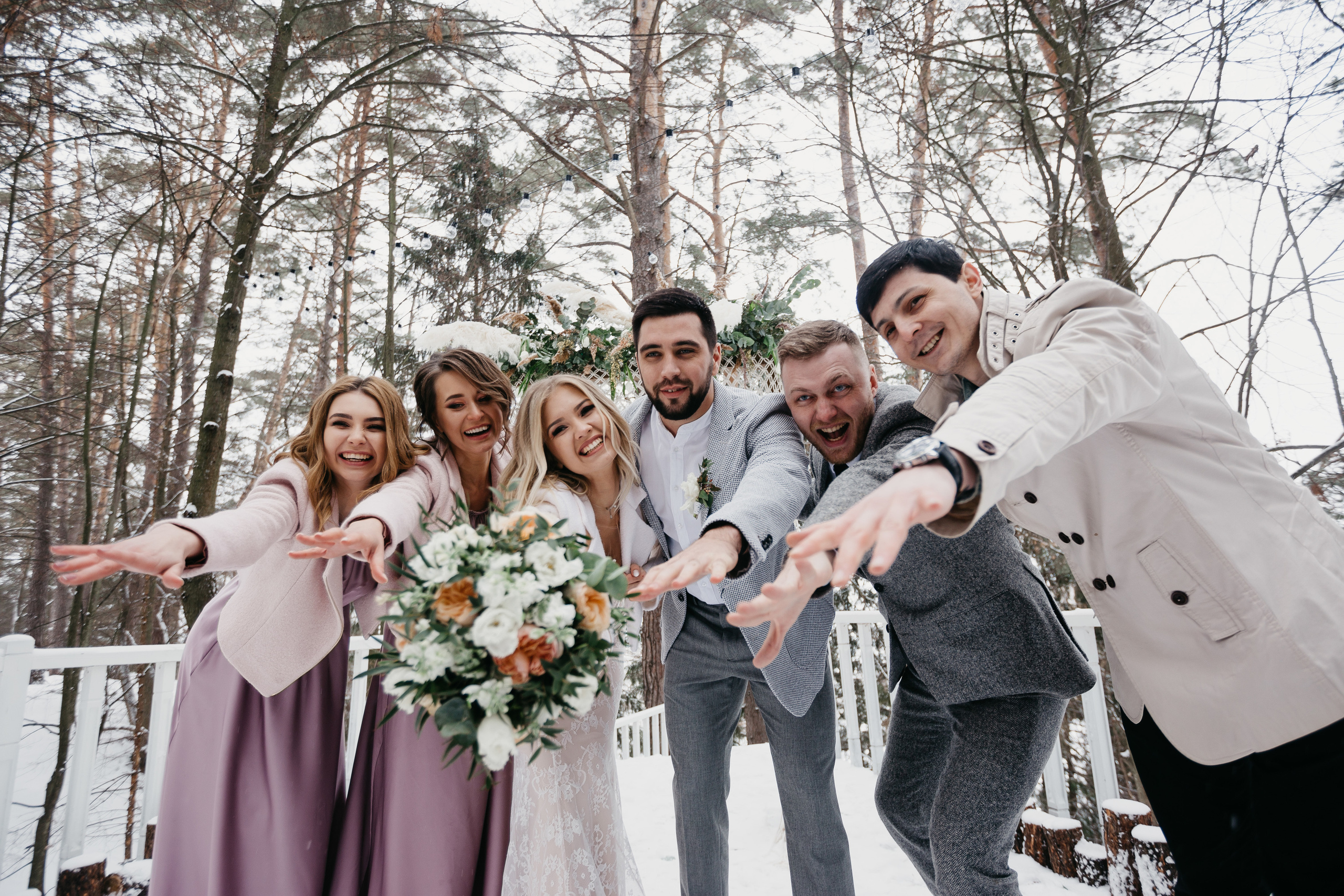 Свадебная прогулка в загородном отеле Pine River. Свадебный фотограф Калуга Москва Диана Румянцева