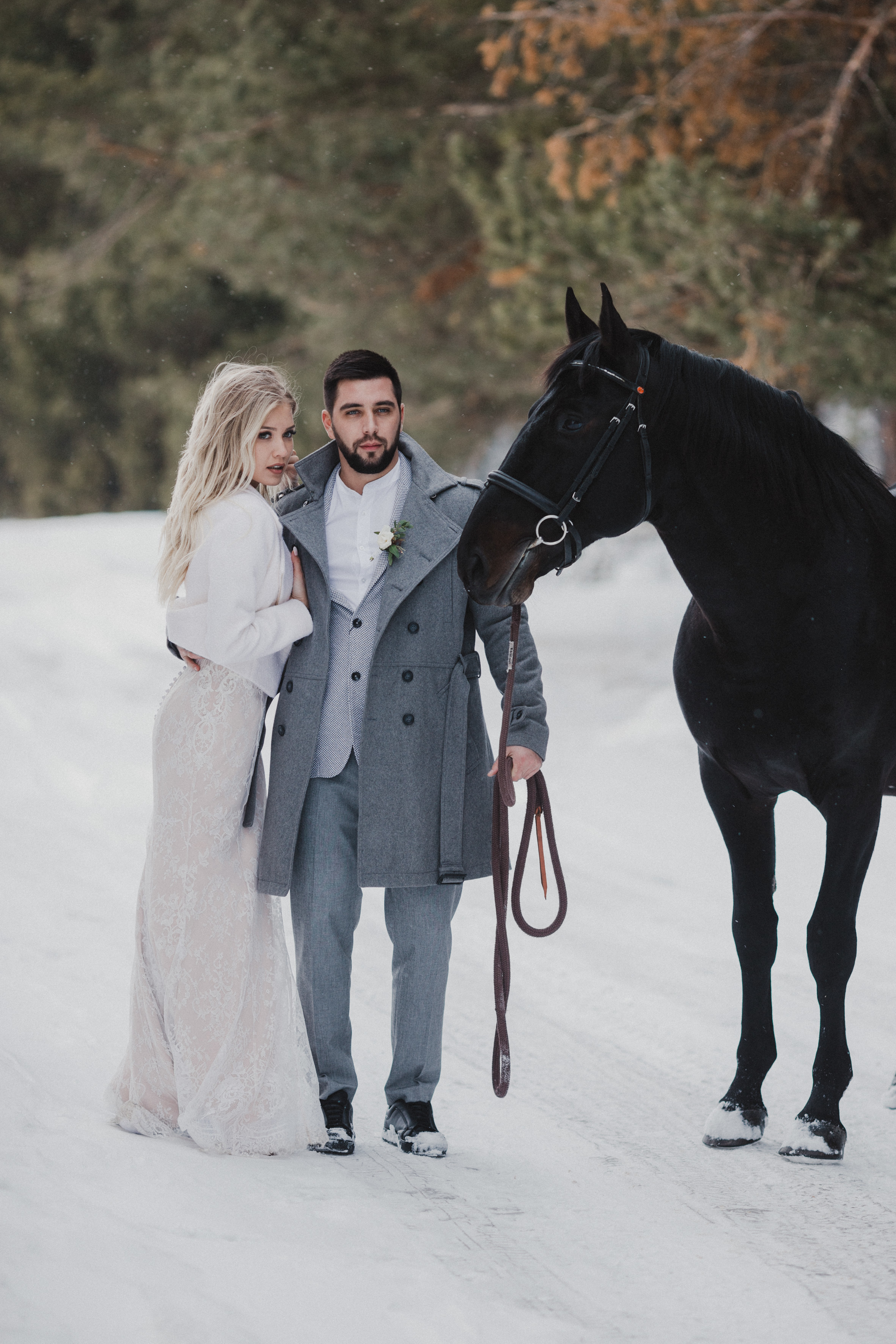 Свадебная прогулка в загородном отеле Pine River. Свадебный фотограф Калуга Москва Диана Румянцева