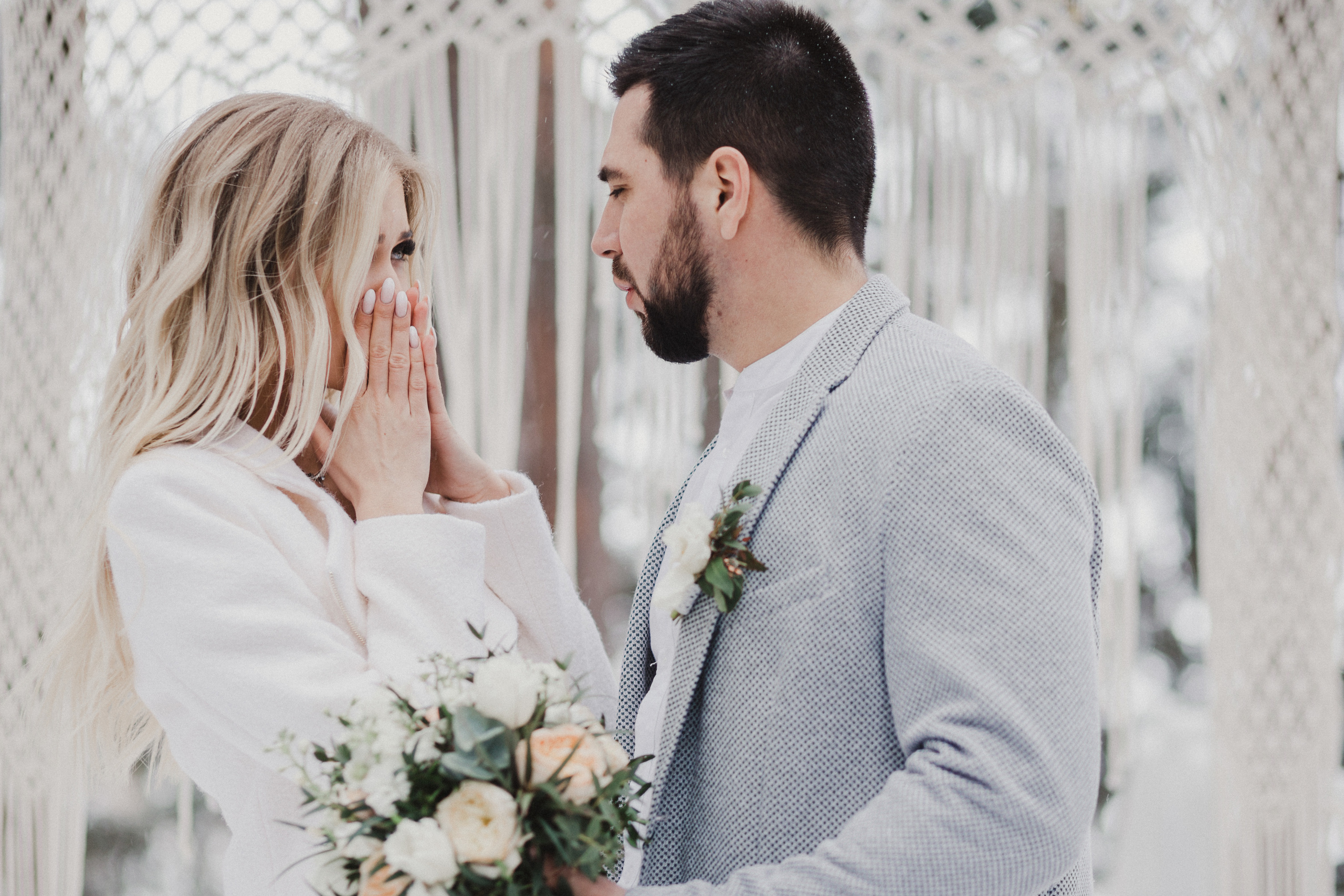 Свадебная прогулка в загородном отеле Pine River. Свадебный фотограф Калуга Москва Диана Румянцева