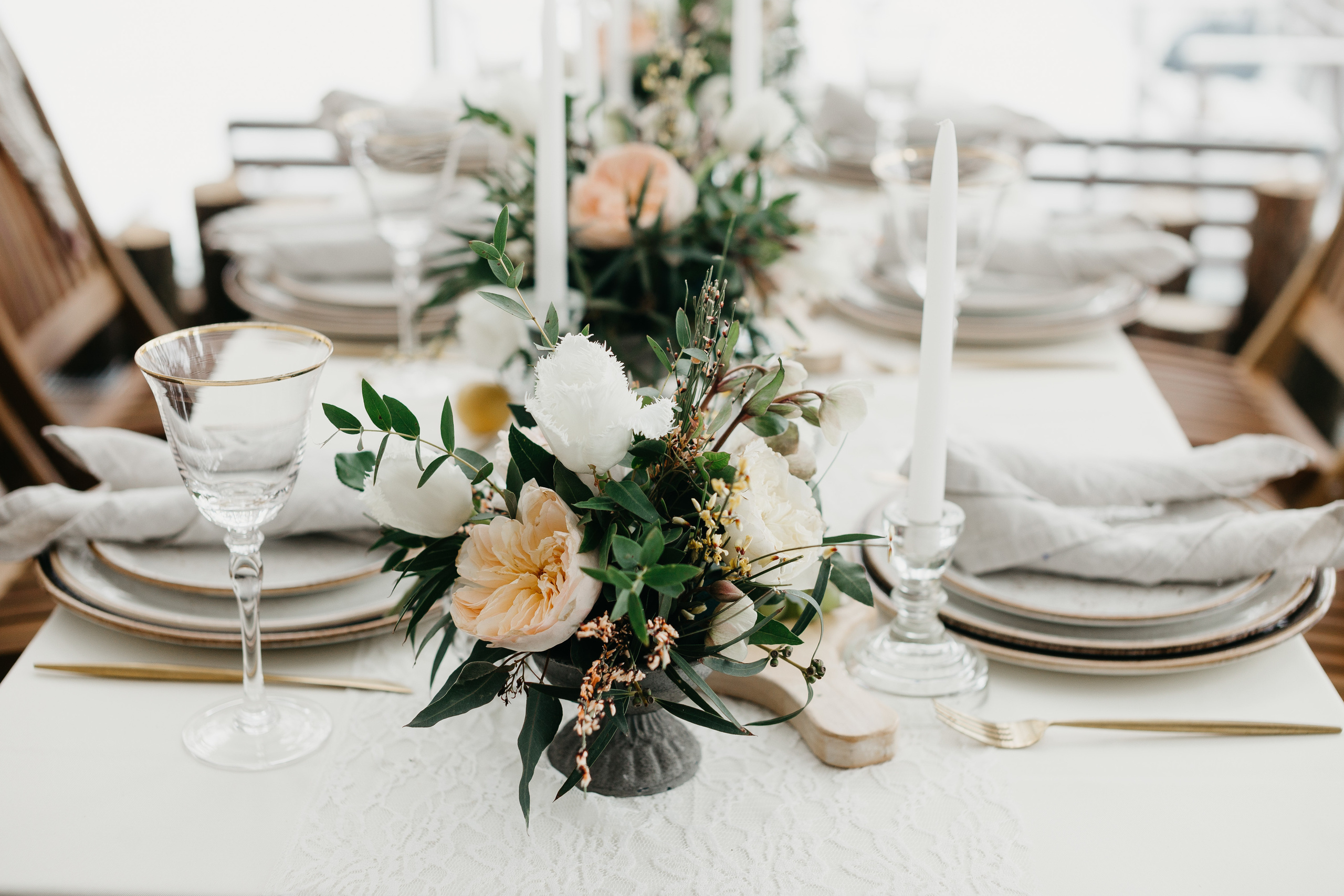 Свадебная прогулка в загородном отеле Pine River. Свадебный фотограф Калуга Москва Диана Румянцева