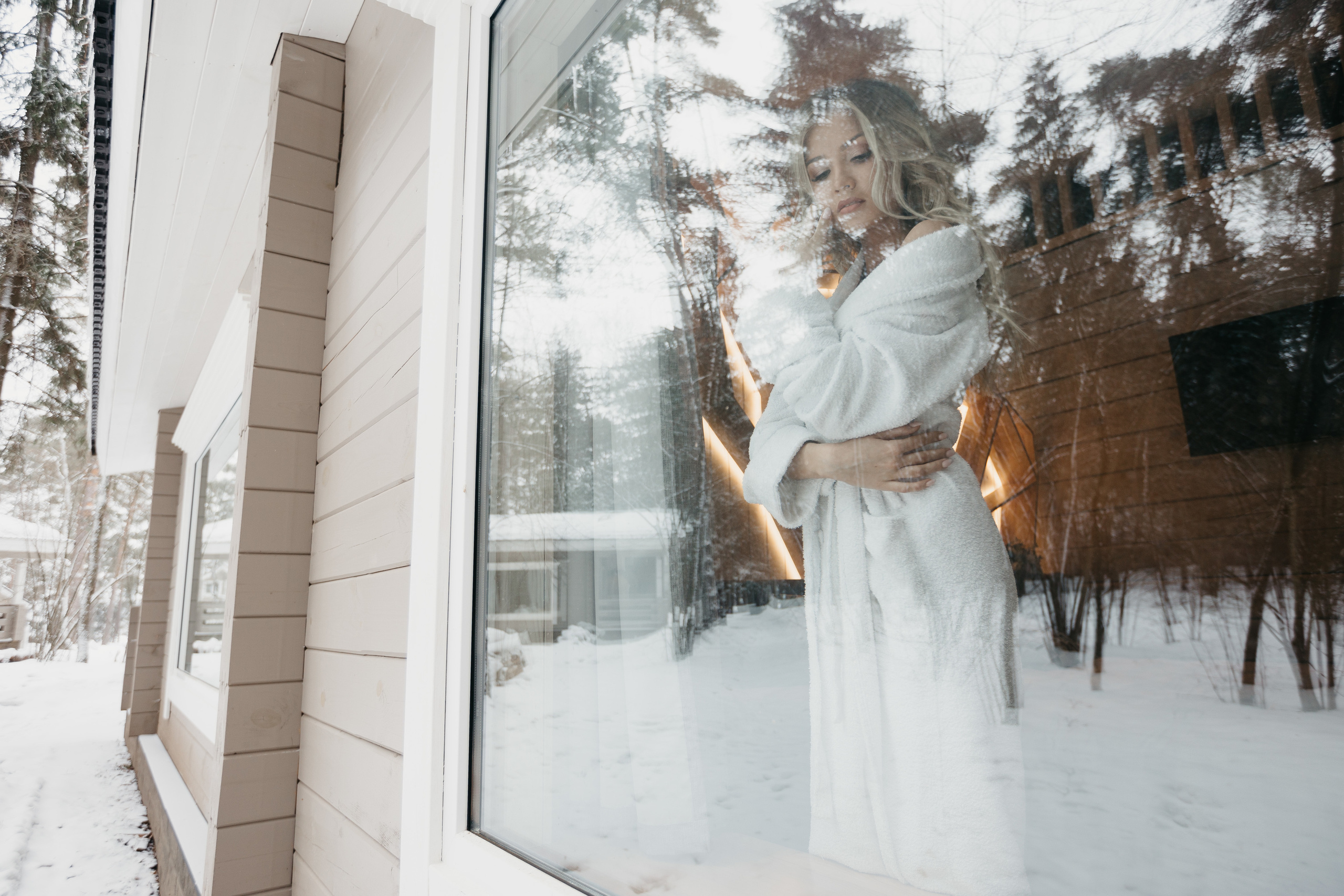 Свадебная прогулка в загородном отеле Pine River. Свадебный фотограф Калуга Москва Диана Румянцева