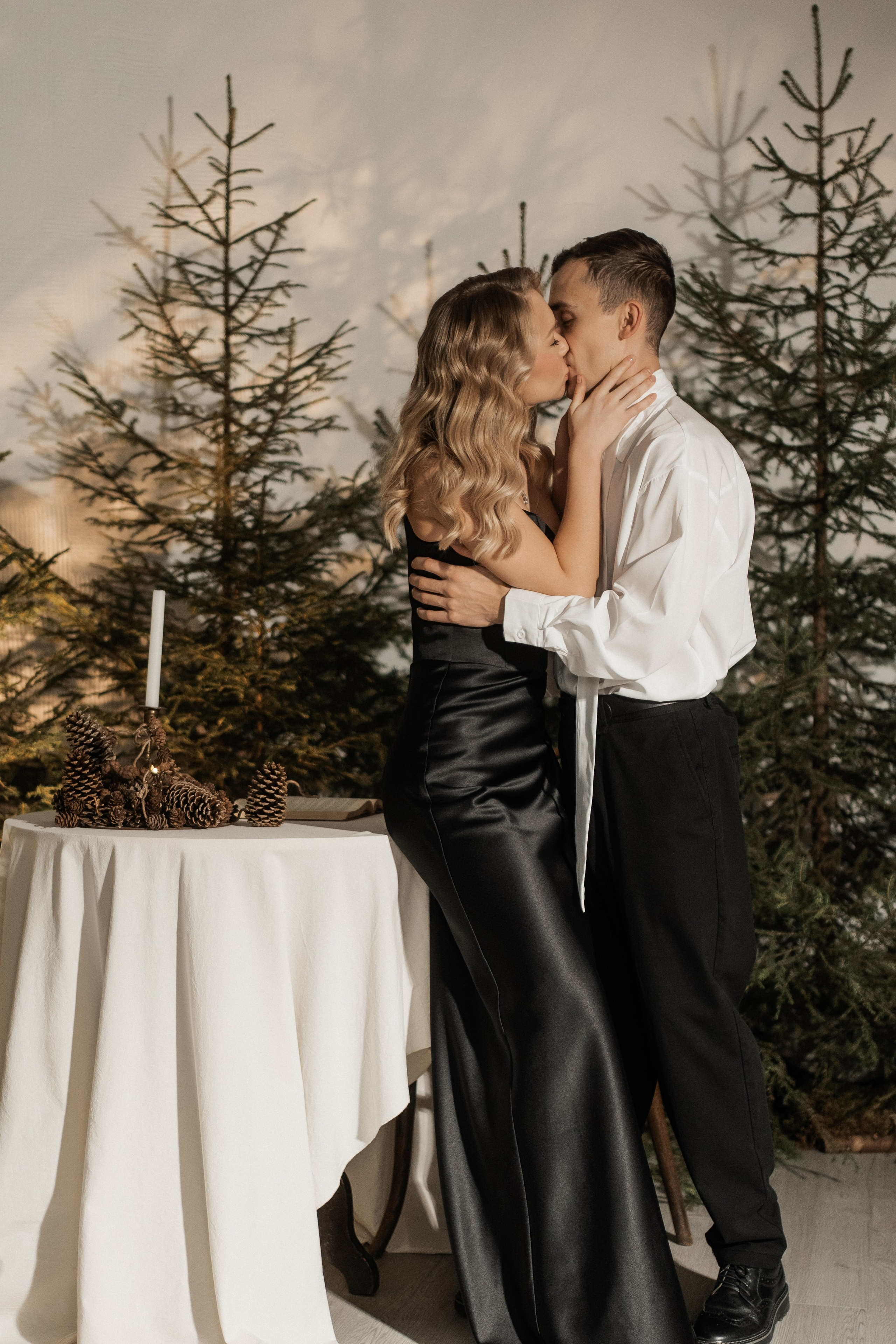 [… under winter firs]. Фотограф в Архангельске