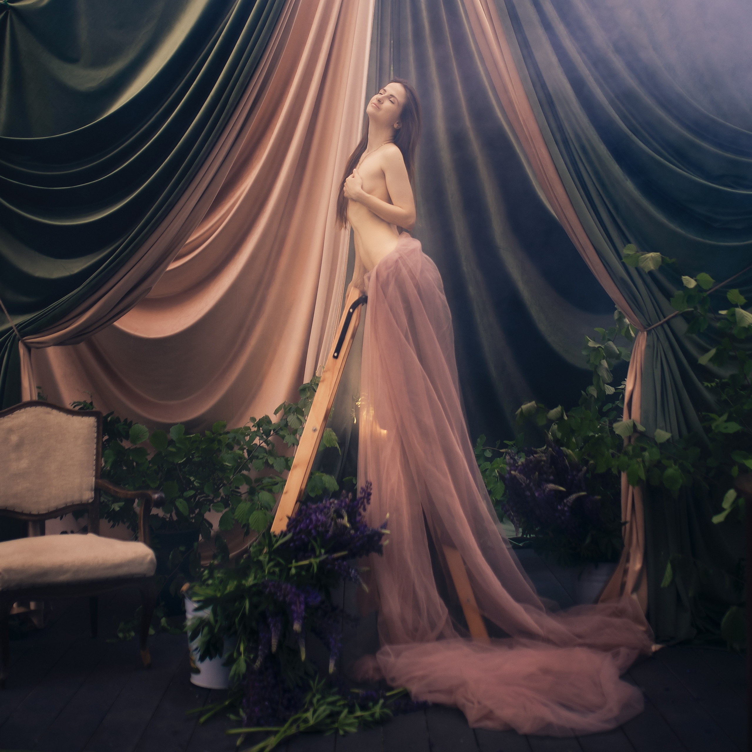 Татьяна в люпинах. Фотограф в Москве Наталья Спиридонова