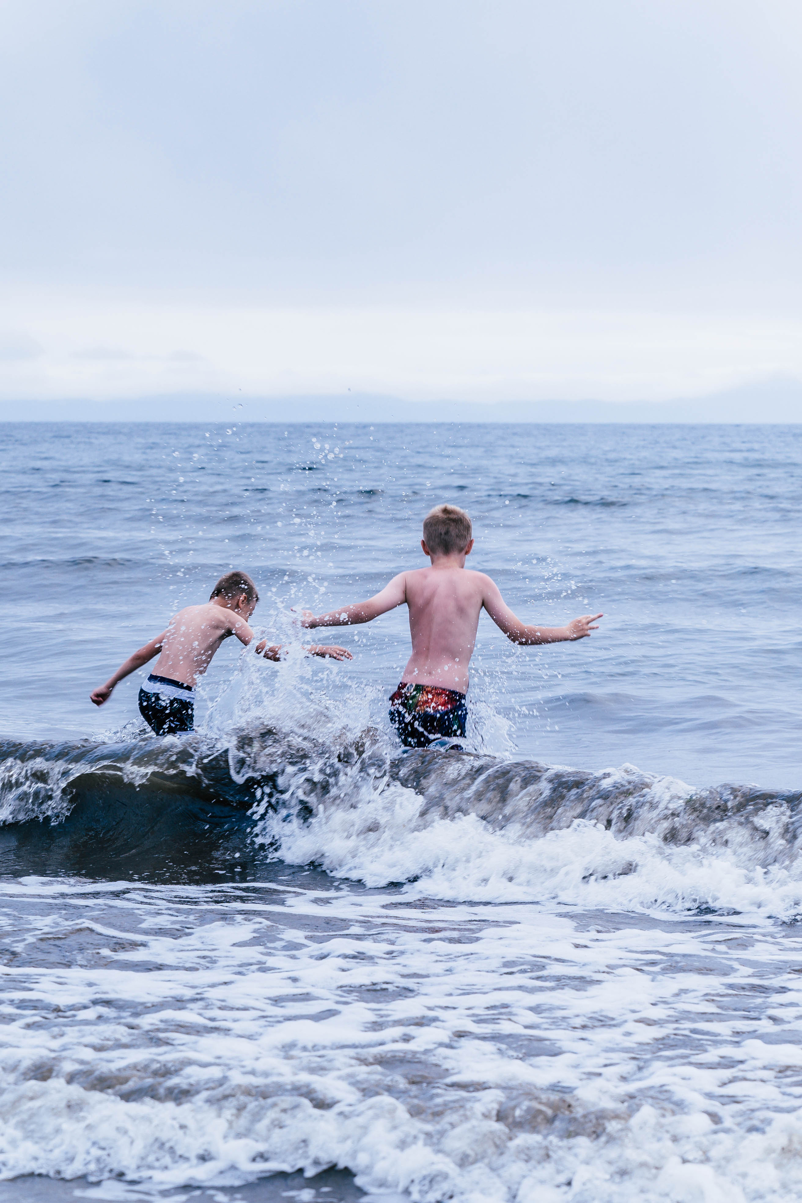 Фотосессия «Братья и море». Фото и видео съёмка на заказ. VAU Studia. Москва