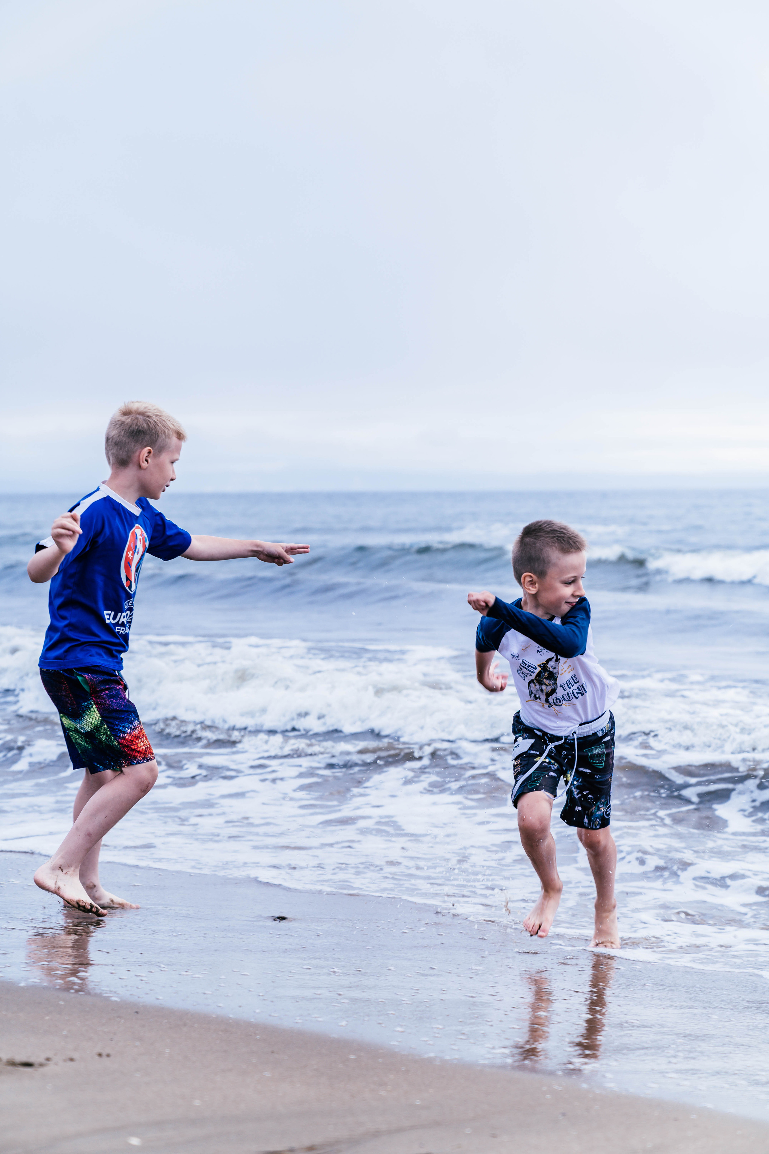 Фотосессия «Братья и море». Фото и видео съёмка на заказ. VAU Studia. Москва