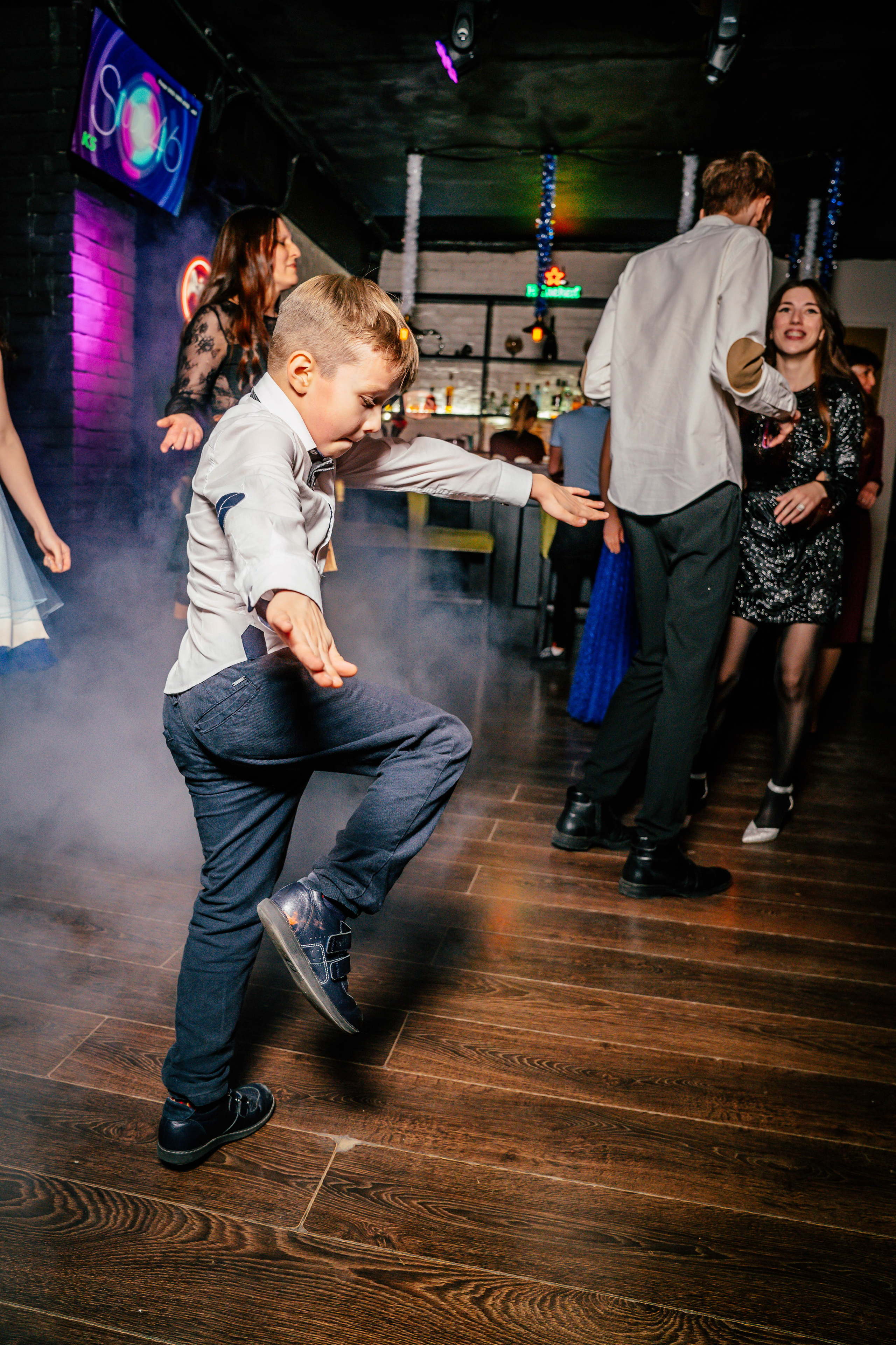 Корпоратив ООО «Мобильное Электронное Образование» в караоке-баре Studio 46. Фото и видео съёмка на заказ. VAU Studia. Москва