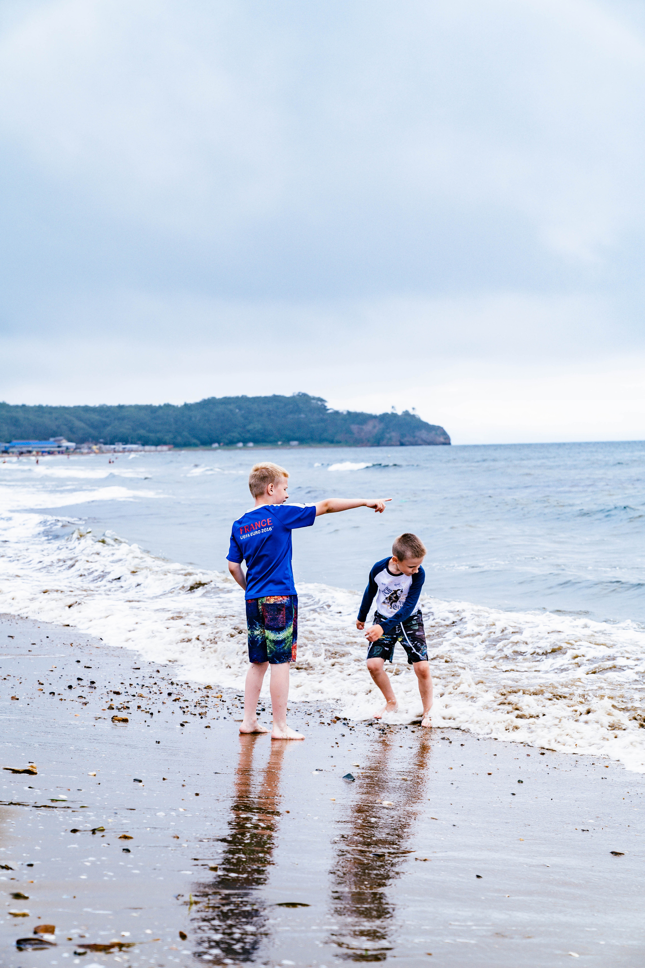 Фотосессия «Братья и море». Фото и видео съёмка на заказ. VAU Studia. Москва
