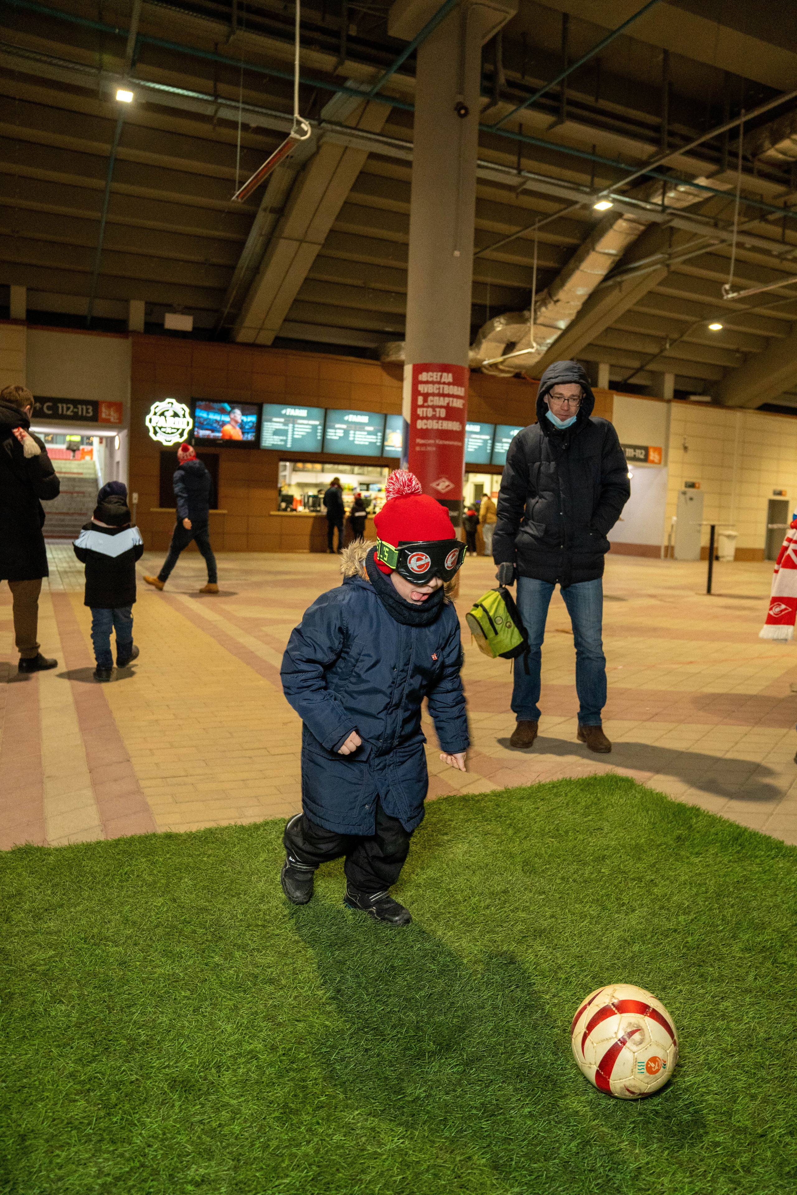 Стенд Благотворительного фонда Артёма Реброва «Своими глазами». Фото и видео съёмка на заказ. VAU Studia. Москва
