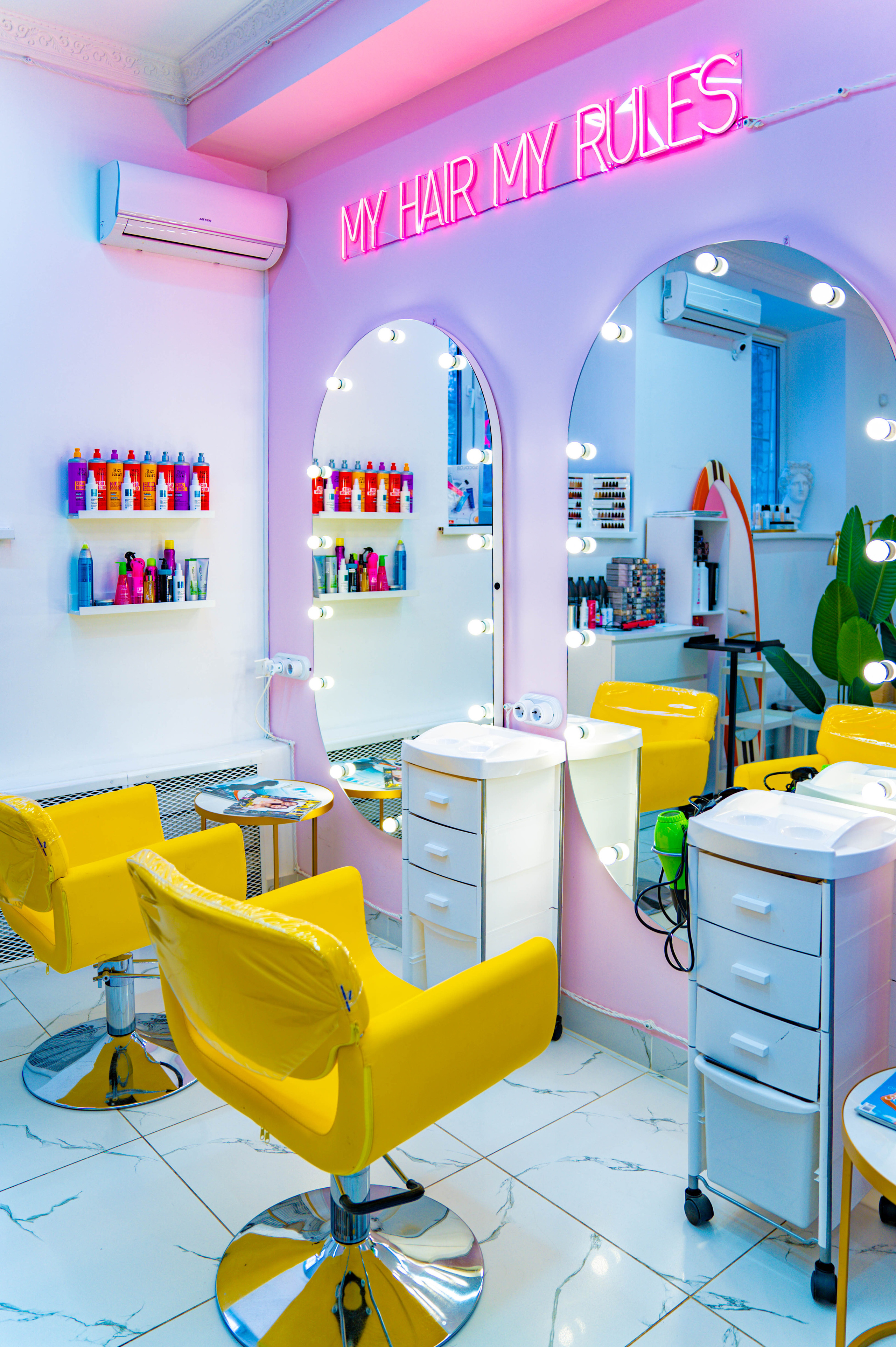 Салон красоты и маникюра SODA