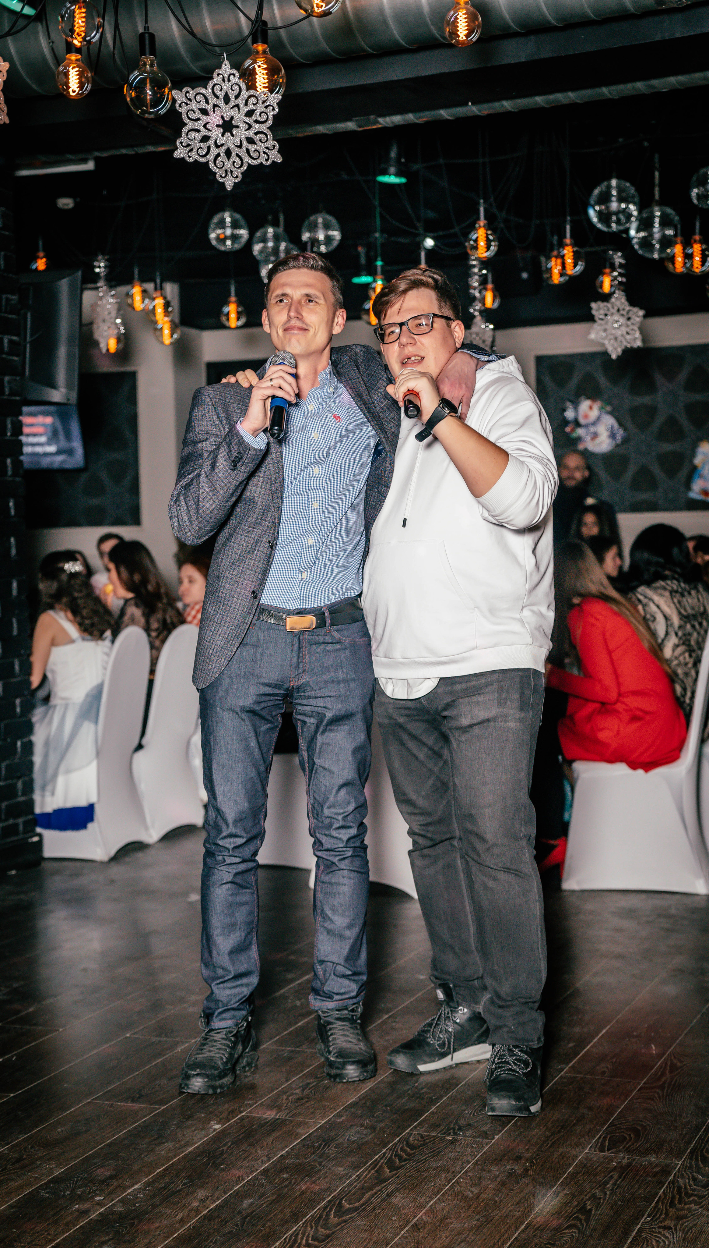 Корпоратив ООО «Мобильное Электронное Образование» в караоке-баре Studio 46. Фото и видео съёмка на заказ. VAU Studia. Москва