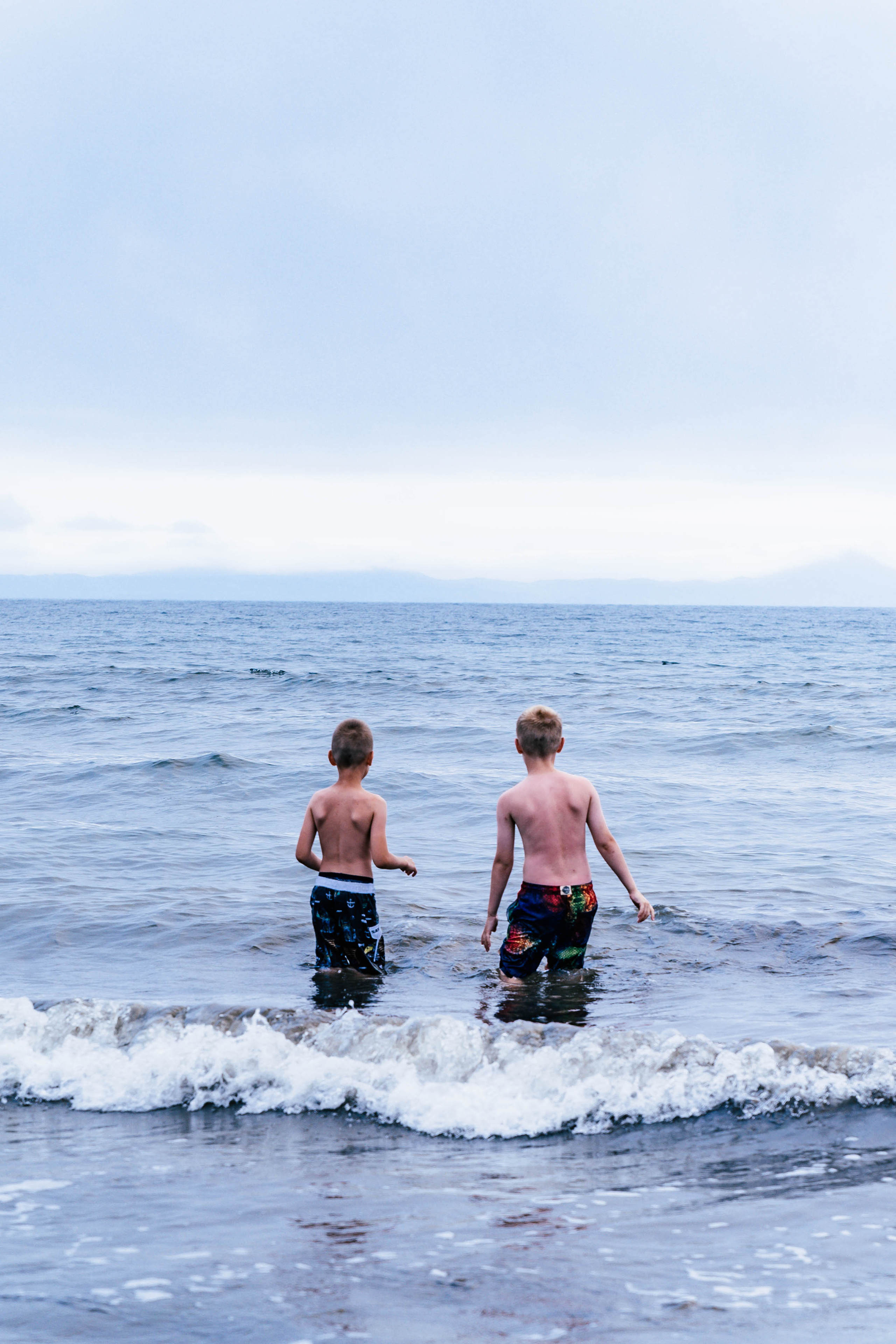 Фотосессия «Братья и море». Фото и видео съёмка на заказ. VAU Studia. Москва