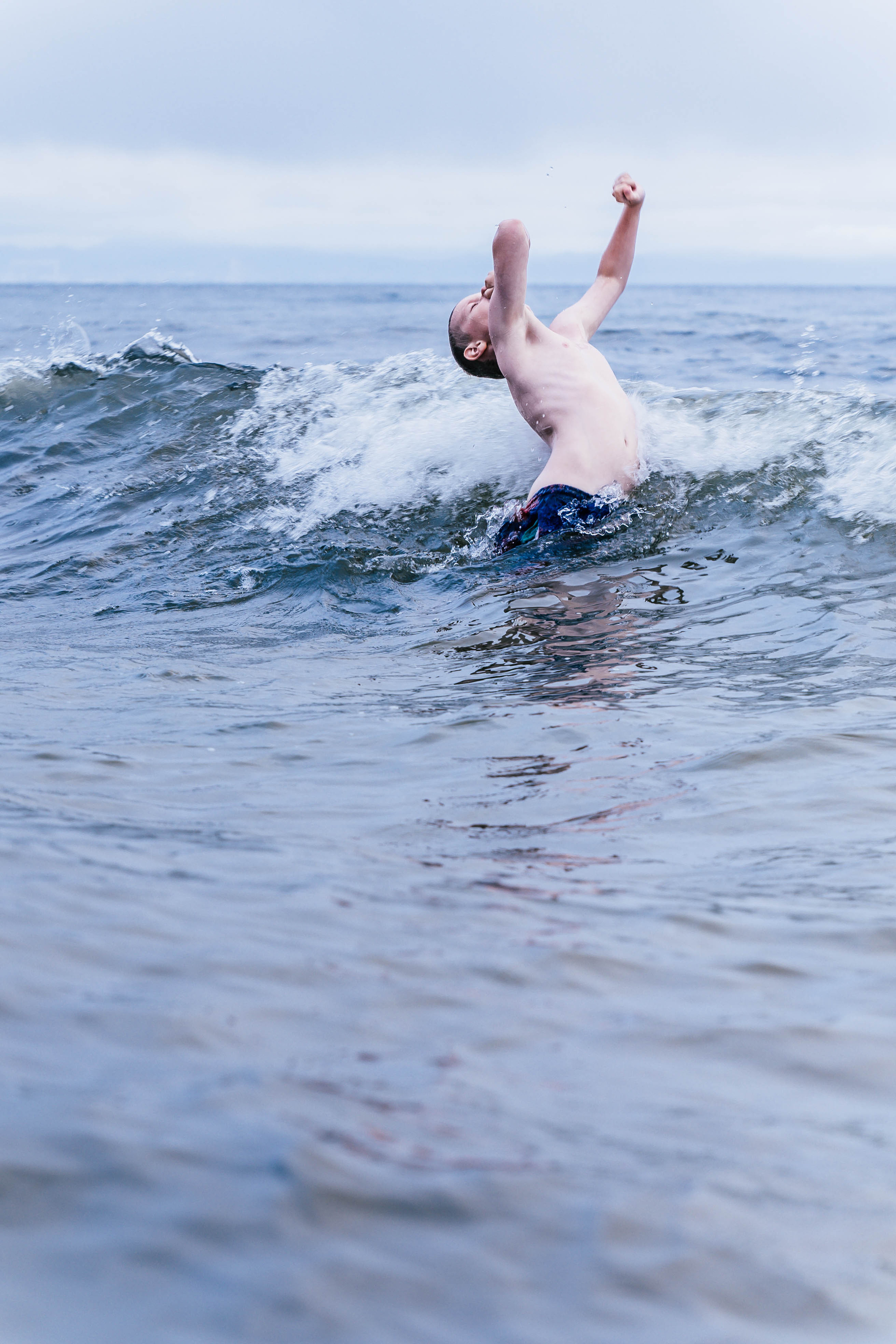 Фотосессия «Братья и море». Фото и видео съёмка на заказ. VAU Studia. Москва
