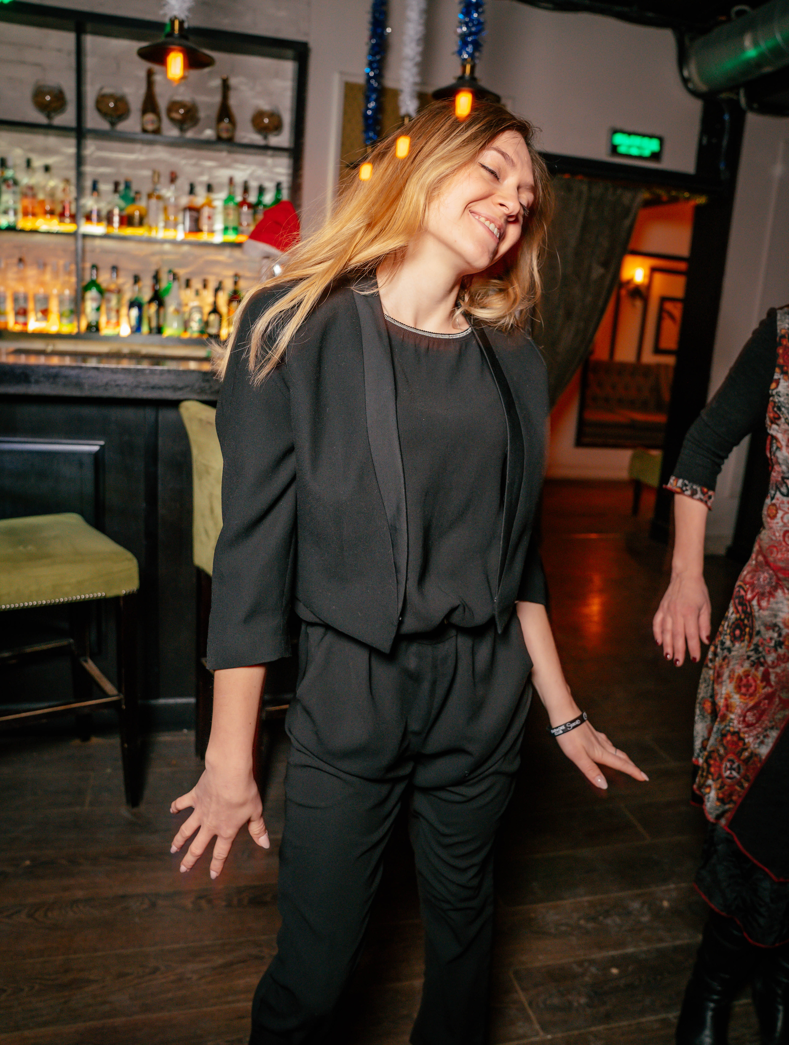 Корпоратив ООО «Мобильное Электронное Образование» в караоке-баре Studio 46. Фото и видео съёмка на заказ. VAU Studia. Москва