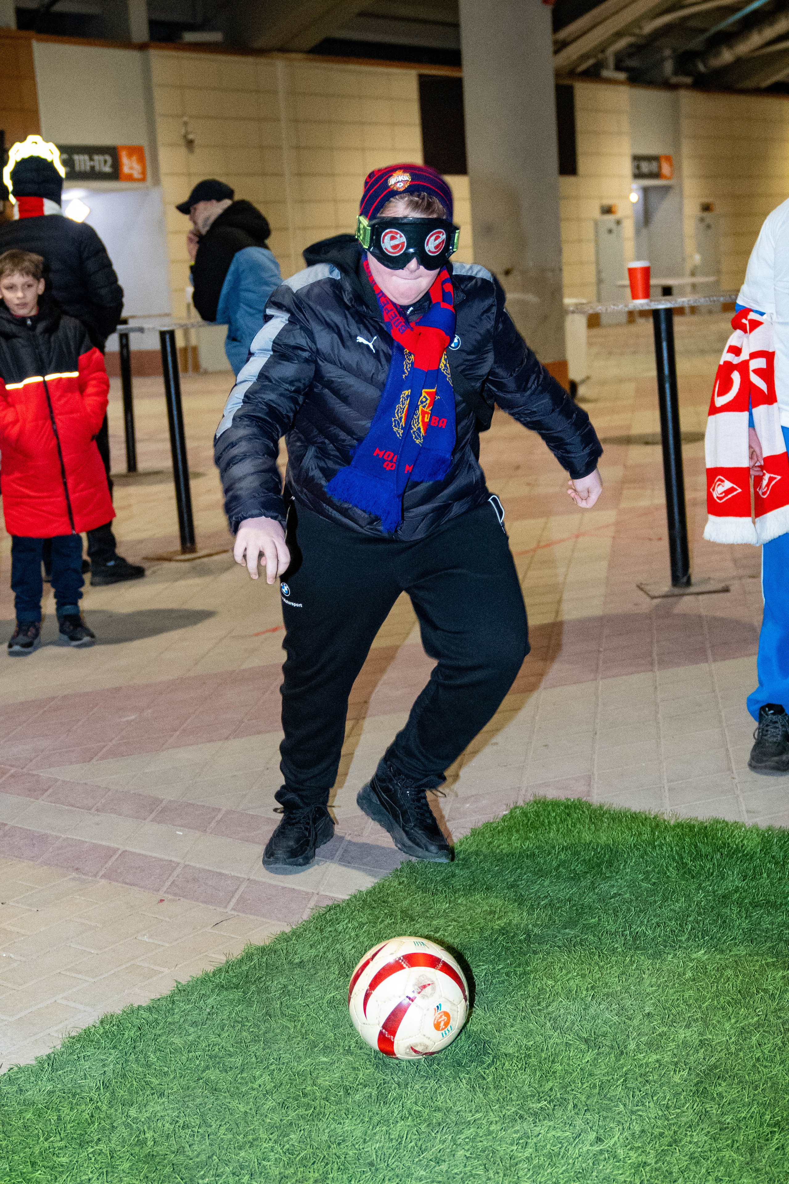 Стенд Благотворительного фонда Артёма Реброва «Своими глазами». Фото и видео съёмка на заказ. VAU Studia. Москва