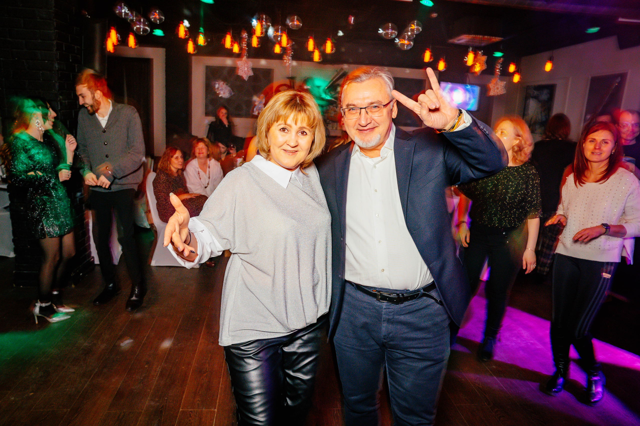 Корпоратив ООО «Мобильное Электронное Образование» в караоке-баре Studio 46. Фото и видео съёмка на заказ. VAU Studia. Москва