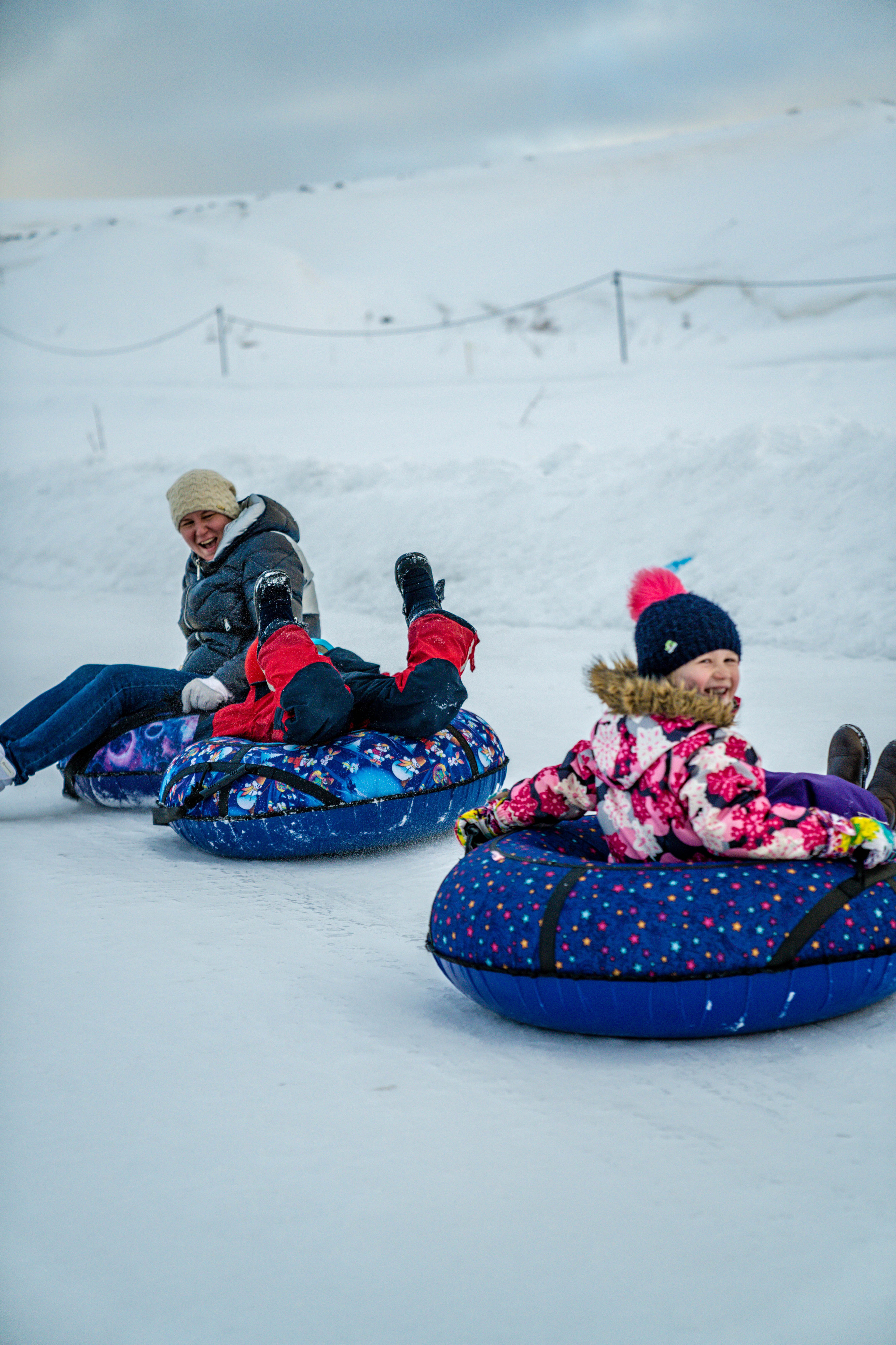 Катание на ватрушках в Рыболовной усадьбе «Остров». Фото и видео съёмка на заказ. VAU Studia. Москва