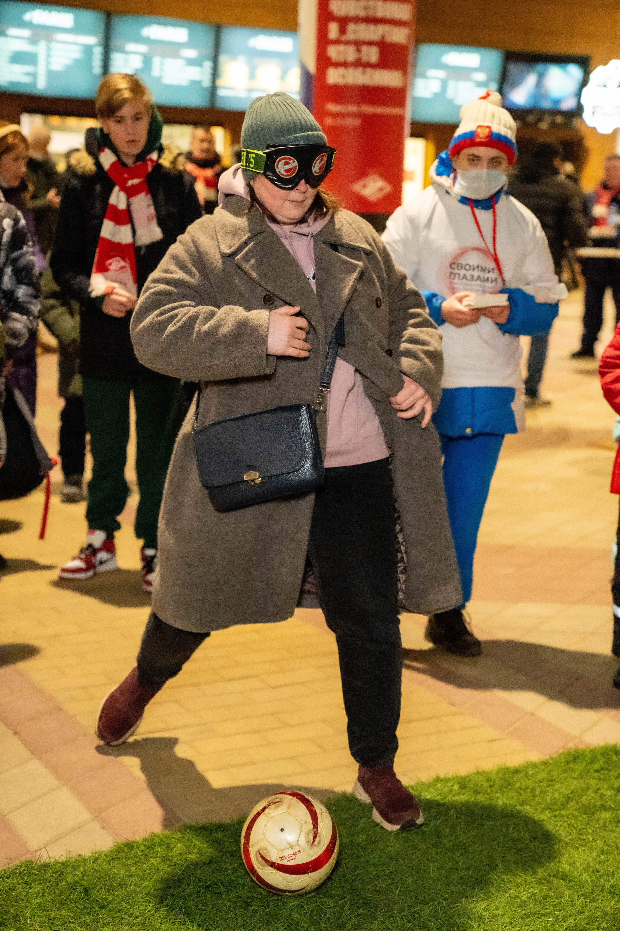 Стенд Благотворительного фонда Артёма Реброва «Своими глазами». Фото и видео съёмка на заказ. VAU Studia. Москва