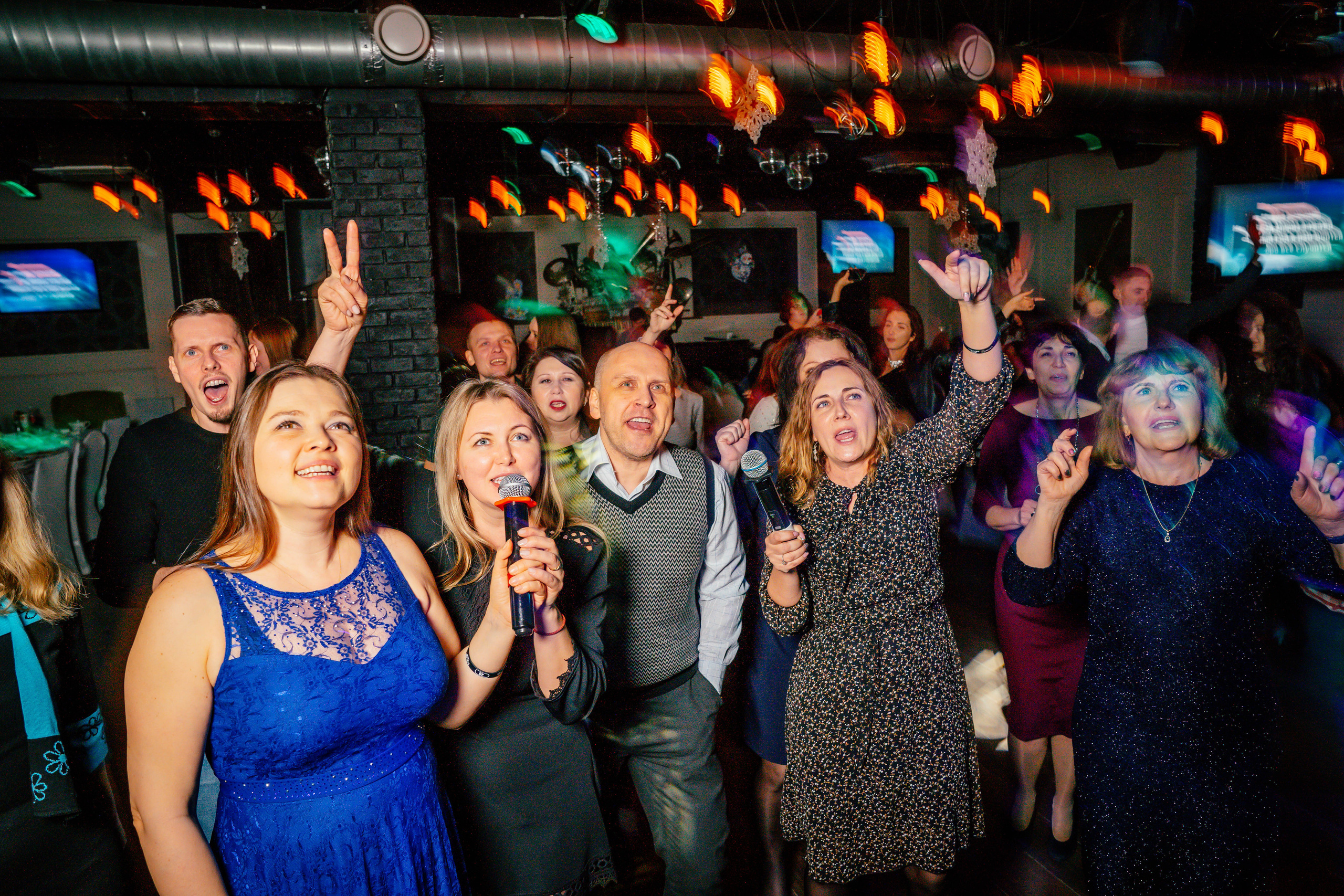 Корпоратив ООО «Мобильное Электронное Образование» в караоке-баре Studio 46. Фото и видео съёмка на заказ. VAU Studia. Москва