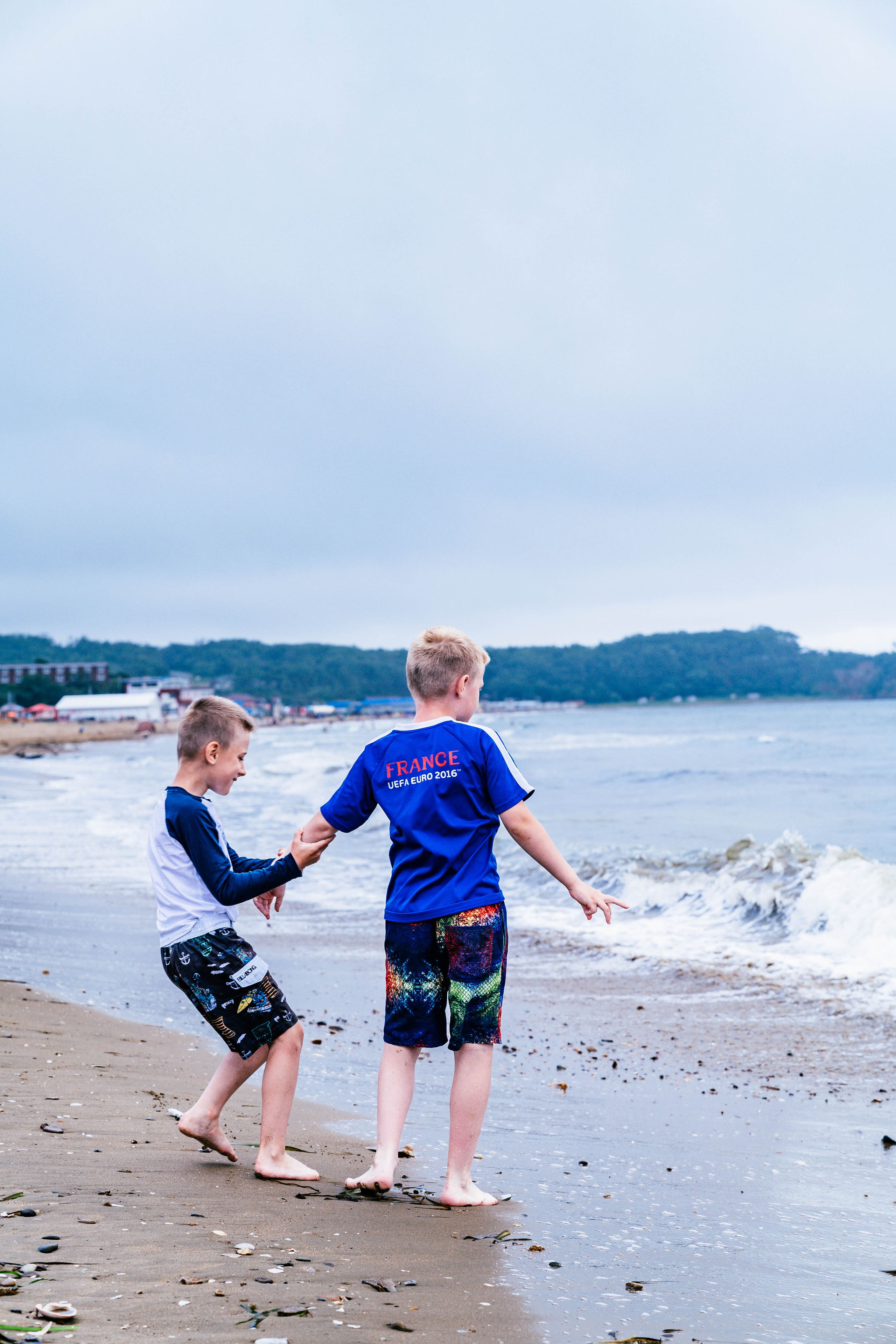 Фотосессия «Братья и море». Фото и видео съёмка на заказ. VAU Studia. Москва