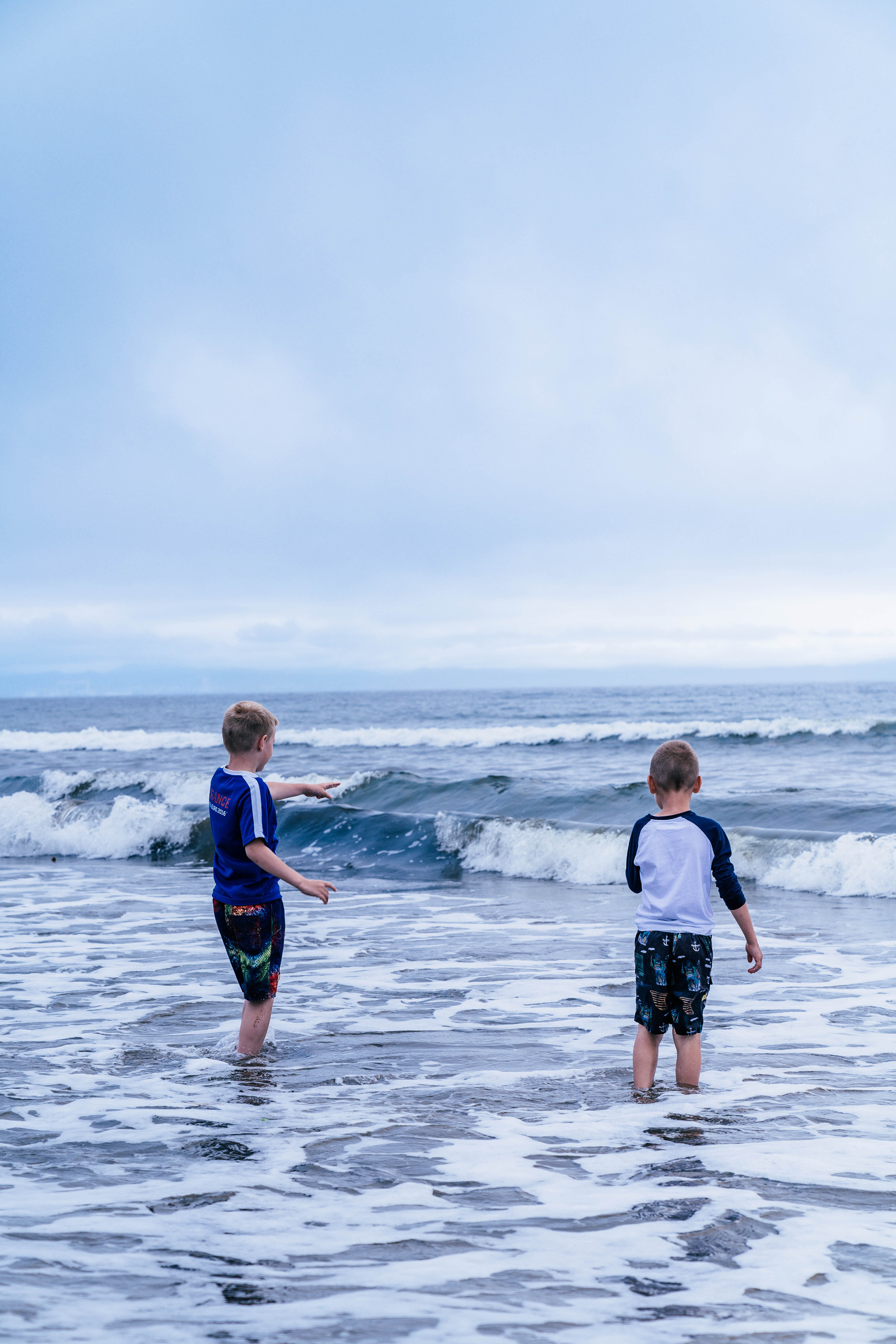 Фотосессия «Братья и море». Фото и видео съёмка на заказ. VAU Studia. Москва