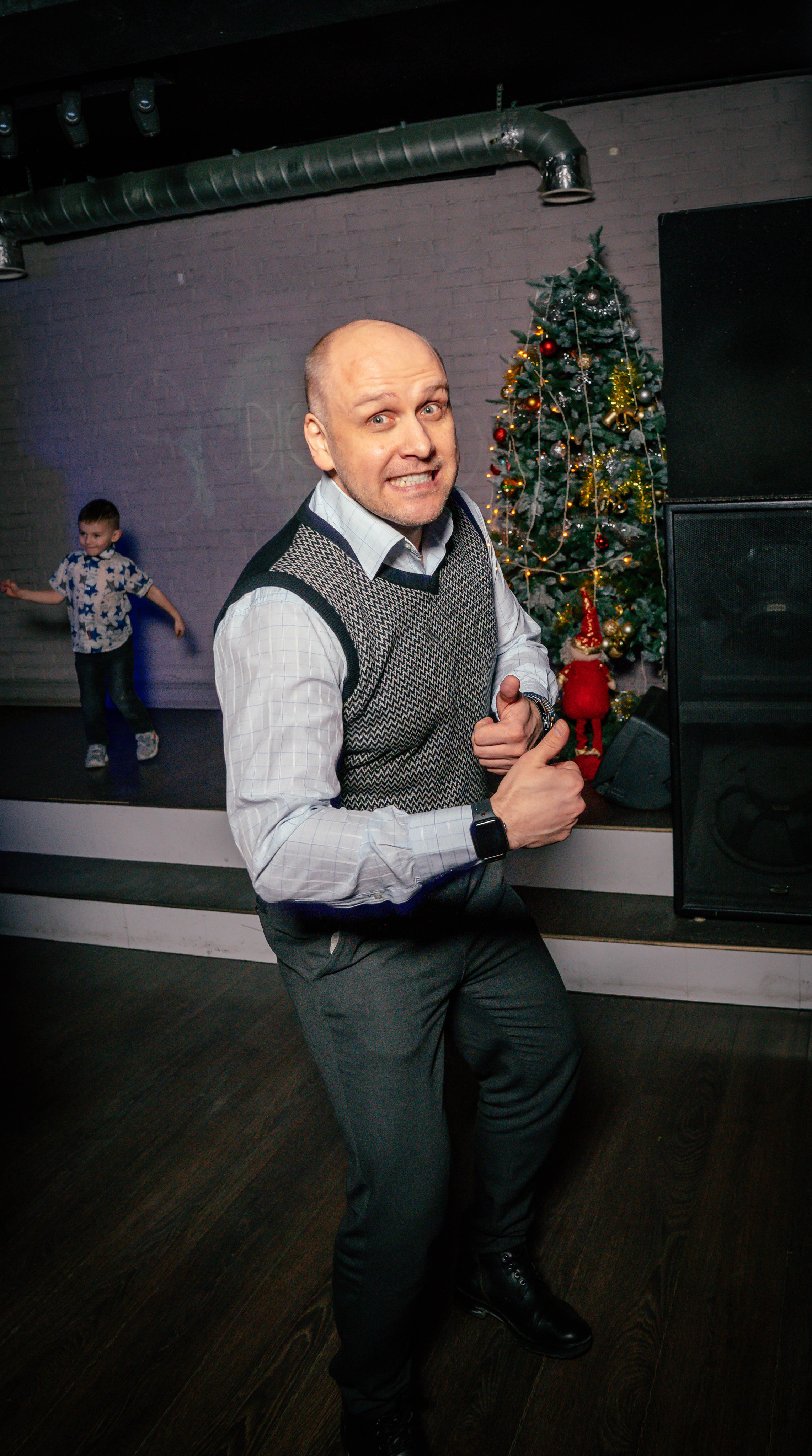 Корпоратив ООО «Мобильное Электронное Образование» в караоке-баре Studio 46. Фото и видео съёмка на заказ. VAU Studia. Москва