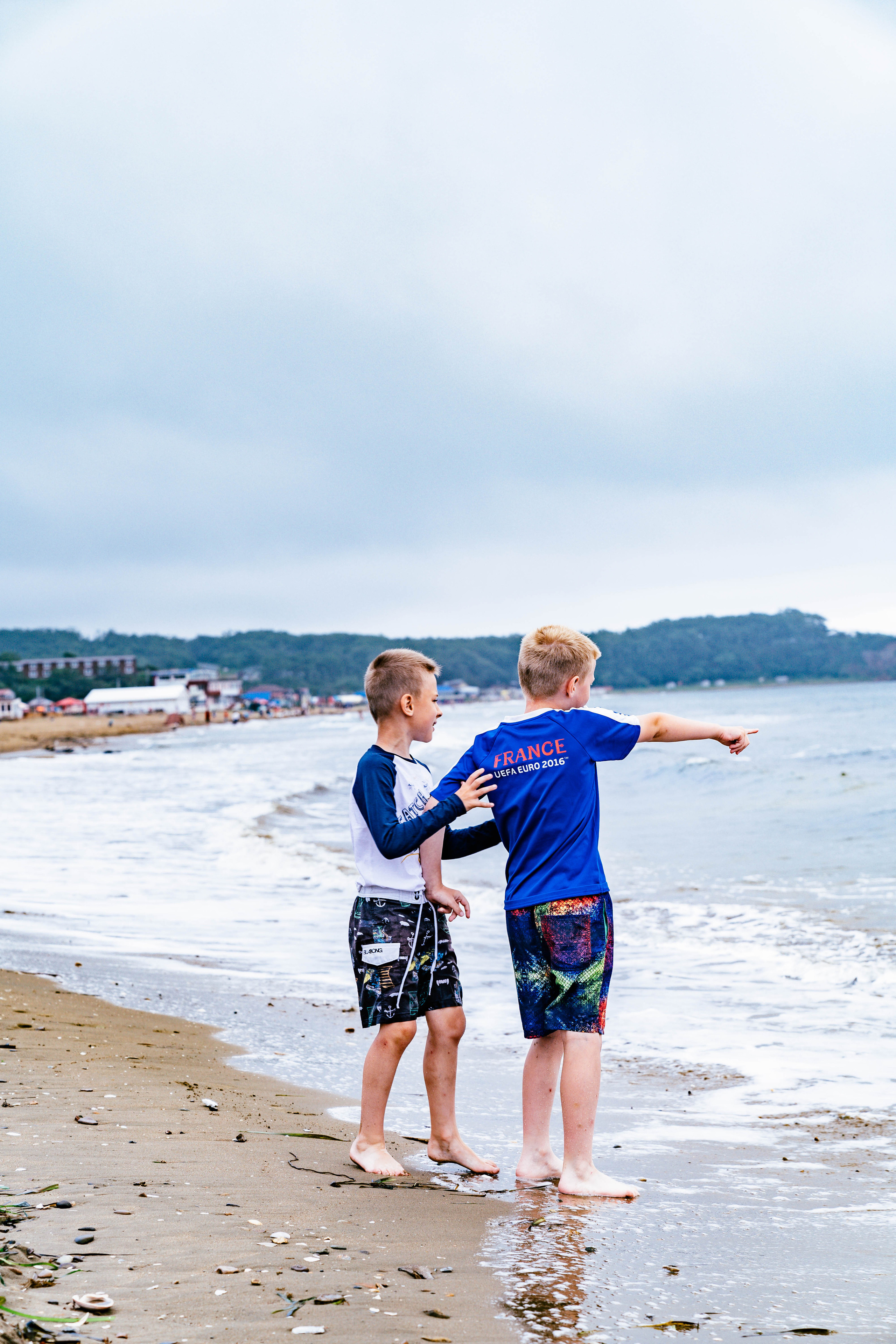 Фотосессия «Братья и море». Фото и видео съёмка на заказ. VAU Studia. Москва