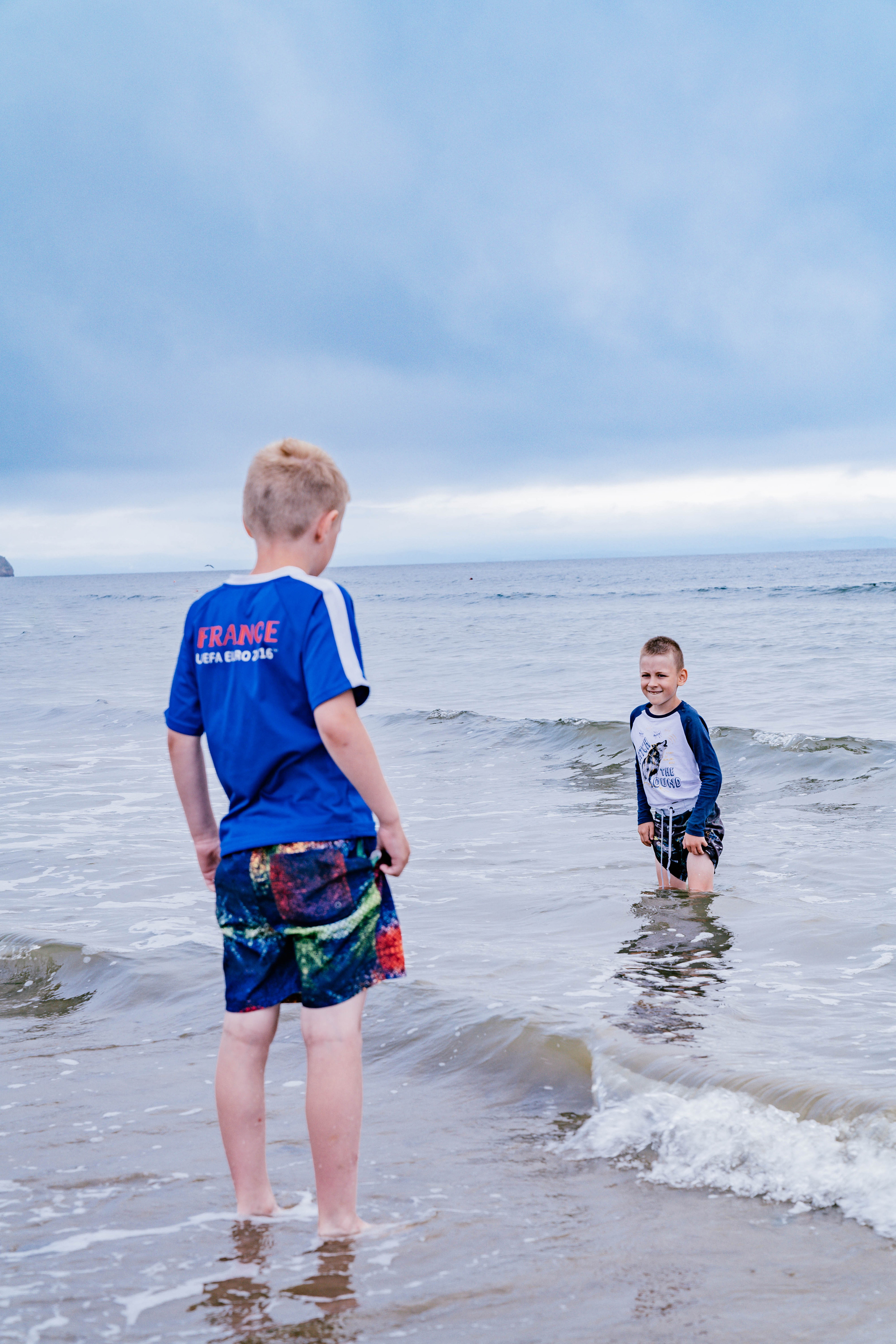 Фотосессия «Братья и море». Фото и видео съёмка на заказ. VAU Studia. Москва