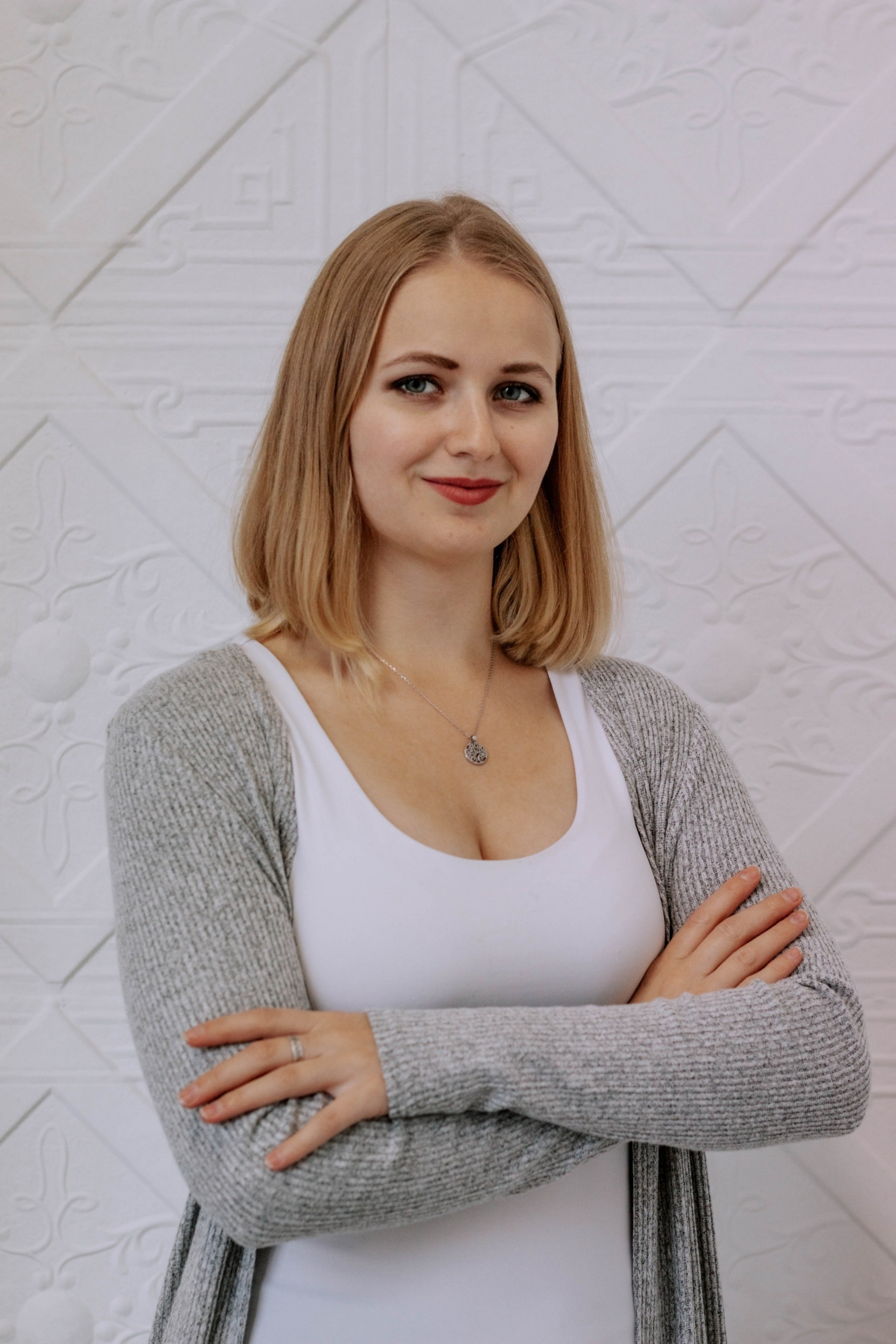 Алиса — Ароматерапевт. Бережно сохраняю ваши чувства и истории на своих фотографиях