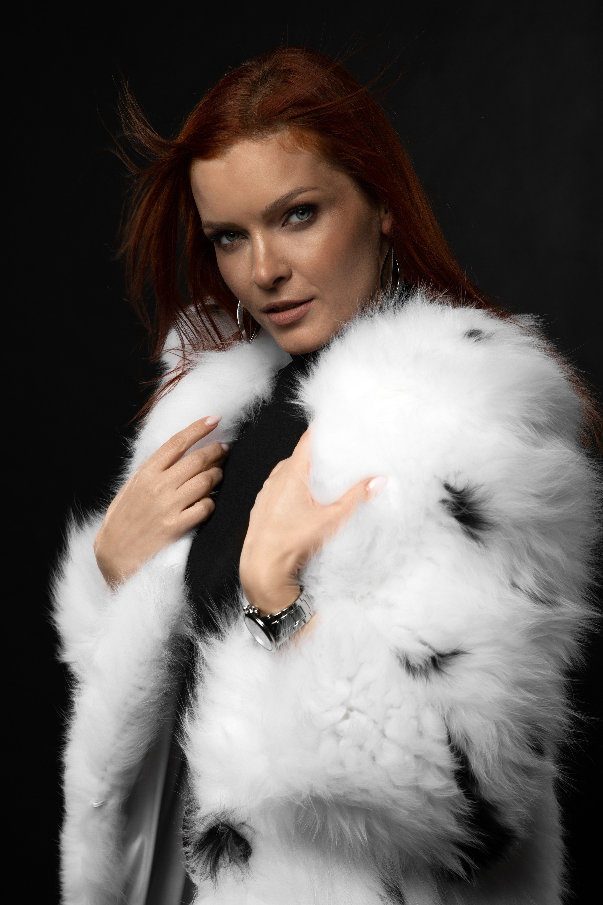 Фотосессия девушки в шубе