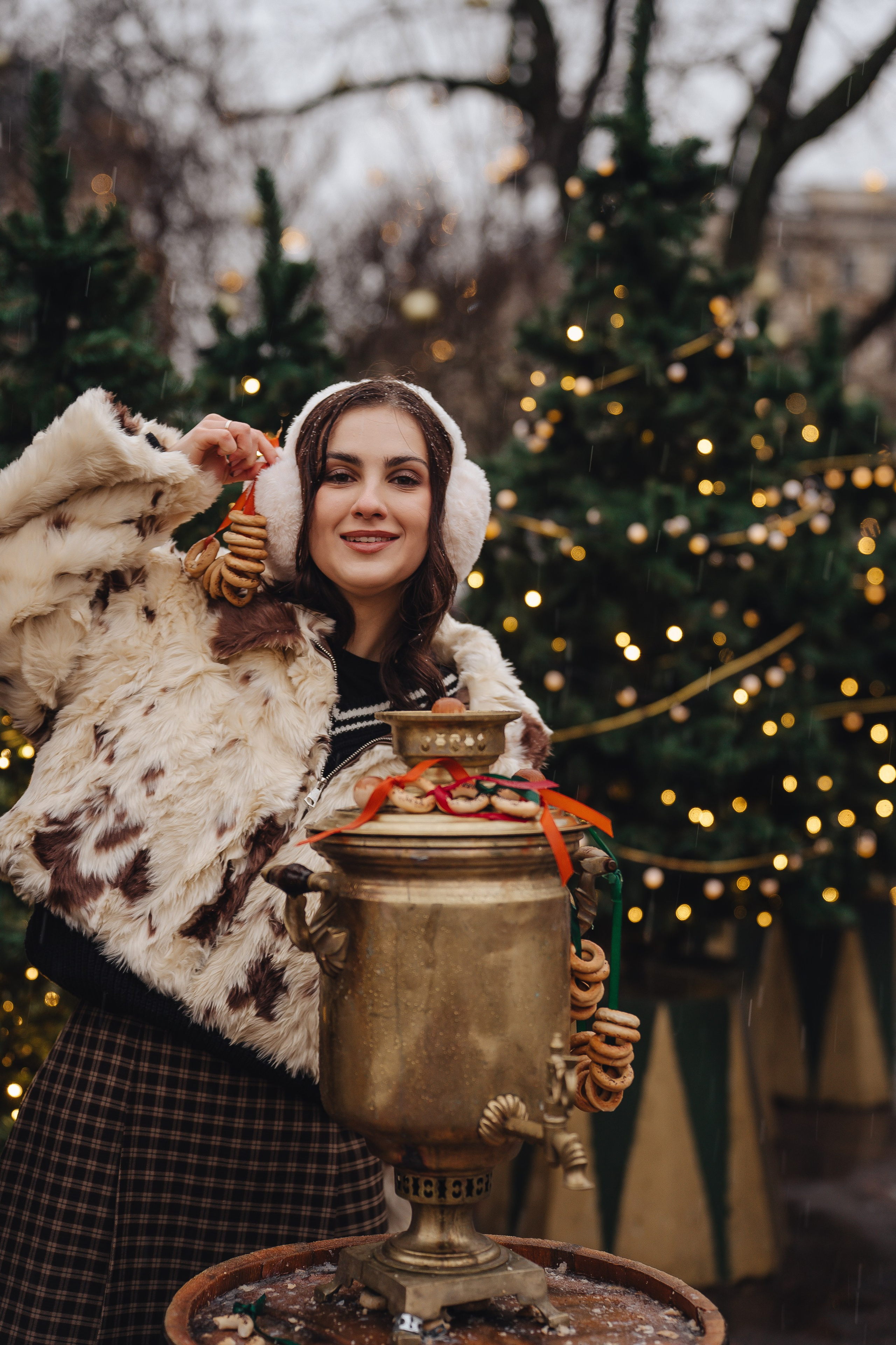 ПРОГУЛКА НА МАНЕЖНОЙ ПЛОЩАДИ ДЛЯ ДЕВУШКИ ПЕРЕД НОВЫМ ГОДОМ (НОВОГОДНЯЯ ФОТОСЕССИИЯ НА МАНЕЖНОЙ ПЛОЩАДИ). Профессиональный фотограф, Санкт-Петербург — Виктория Богомолова
