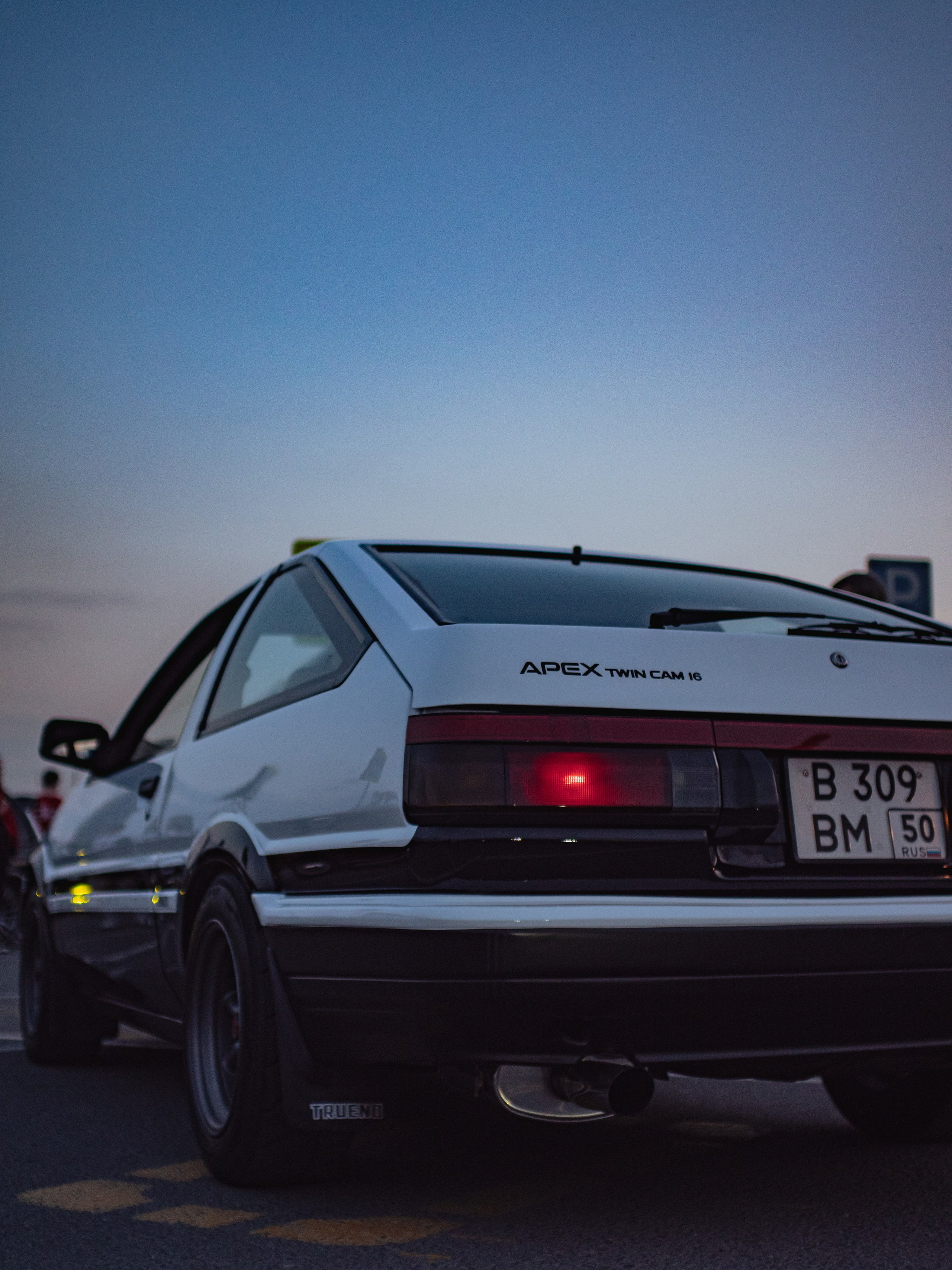 Downfly. Автомобильный фотограф в Москве Максим Москаленко