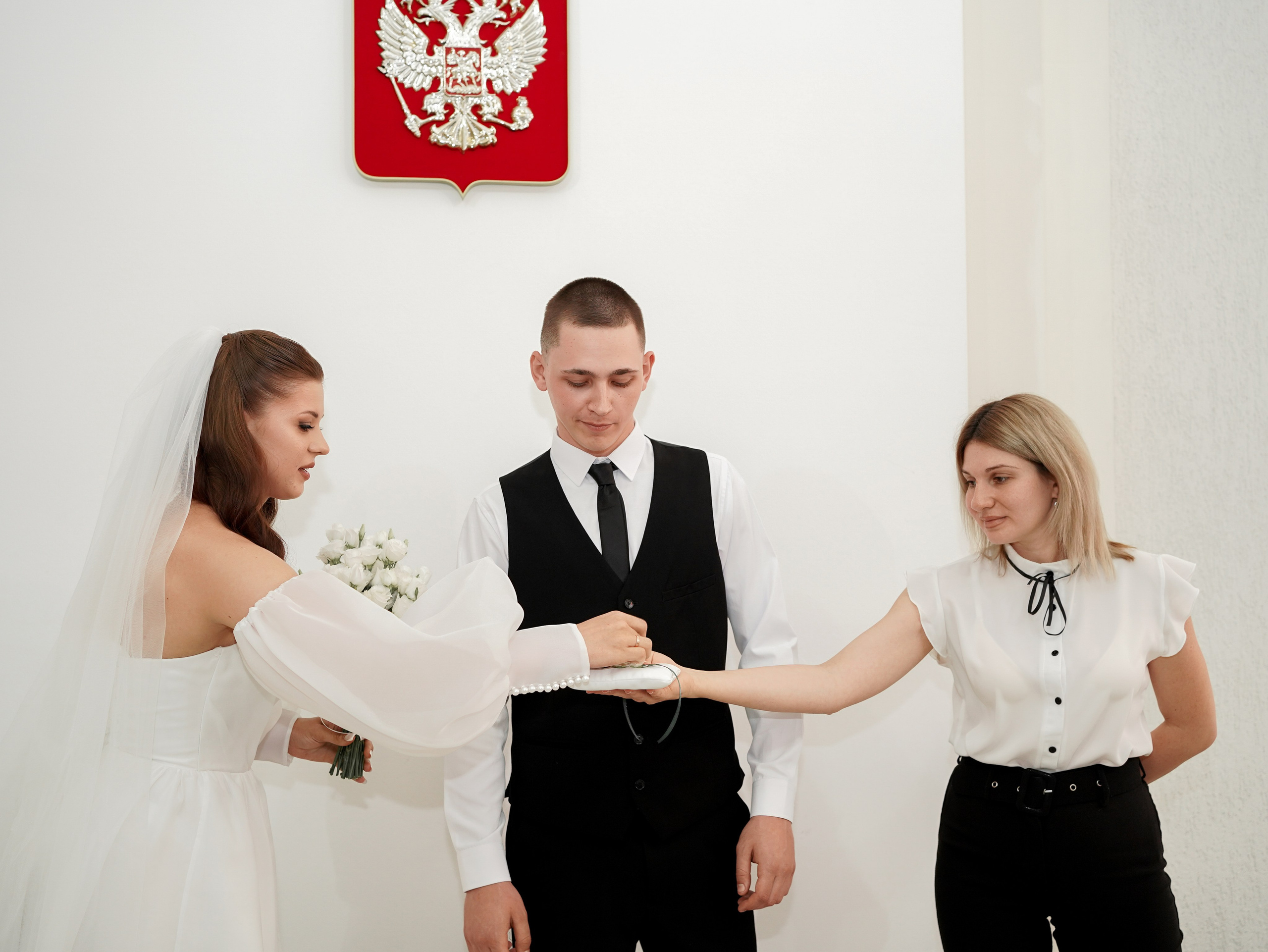 Свадебная фотосессия в Пролетарском ЗАГСе. Свадебный фотограф в Ростове-на-Дону. Таинство Крещения и Венчания, семейные фотосессии. Алёна Чёботова