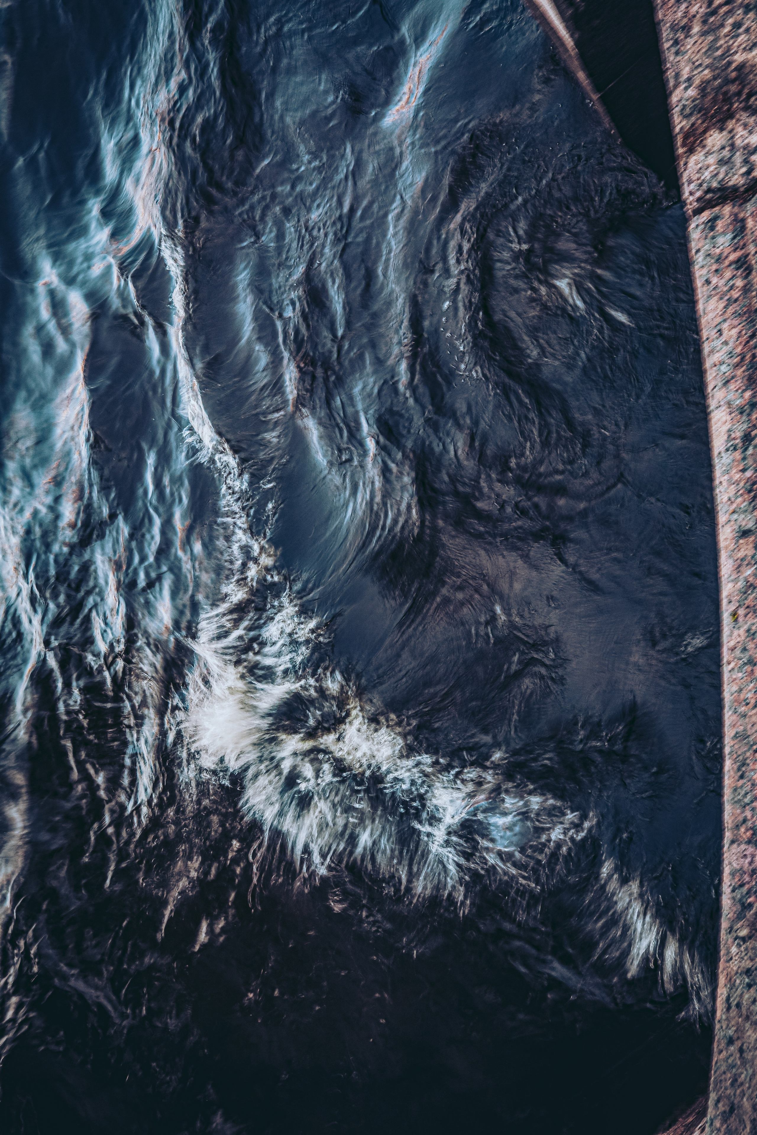 " Оказывается , Жизнь -- не только имманентность и повторяемость , это ещё и ослепительный источник света ; в цветущих лугах она проявляется как Красота . "  Simone de Beauvoir 